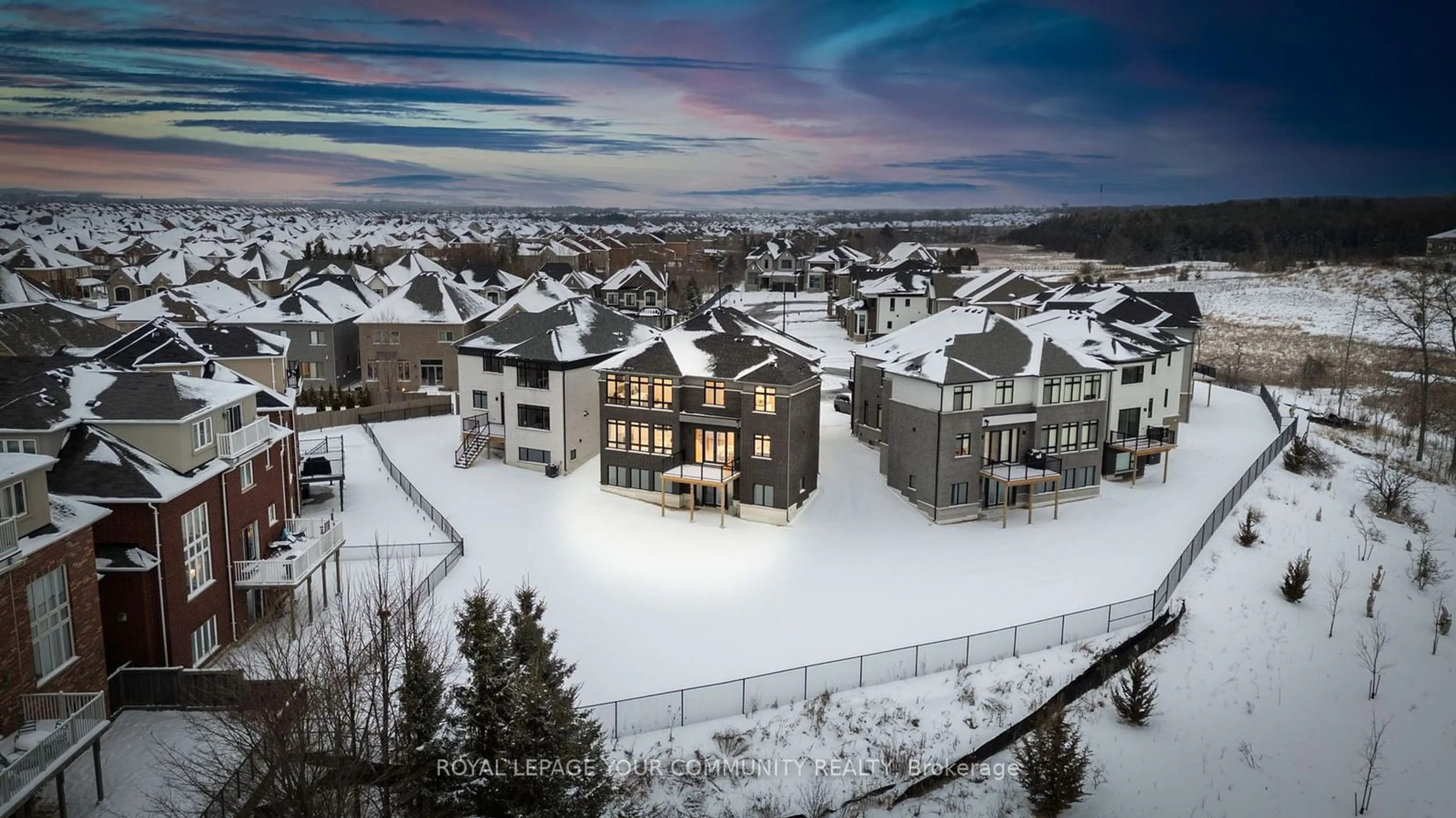 A pic from outside/outdoor area/front of a property/back of a property/a pic from drone, mountain view for 6 Bunn Crt, Aurora Ontario L4G 0G6