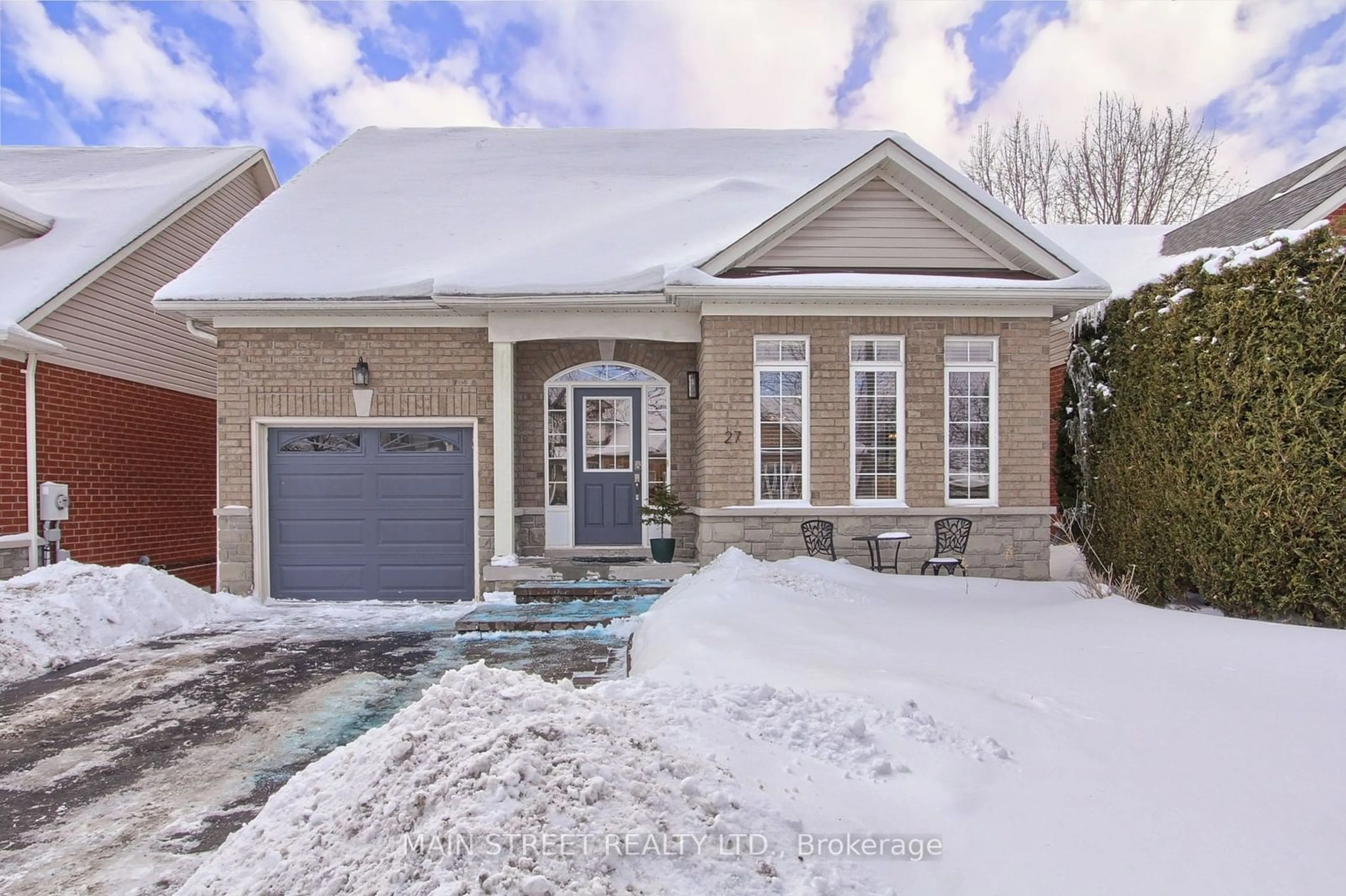 Home with brick exterior material, street for 27 Meadow's End Cres, Uxbridge Ontario L9P 0A5