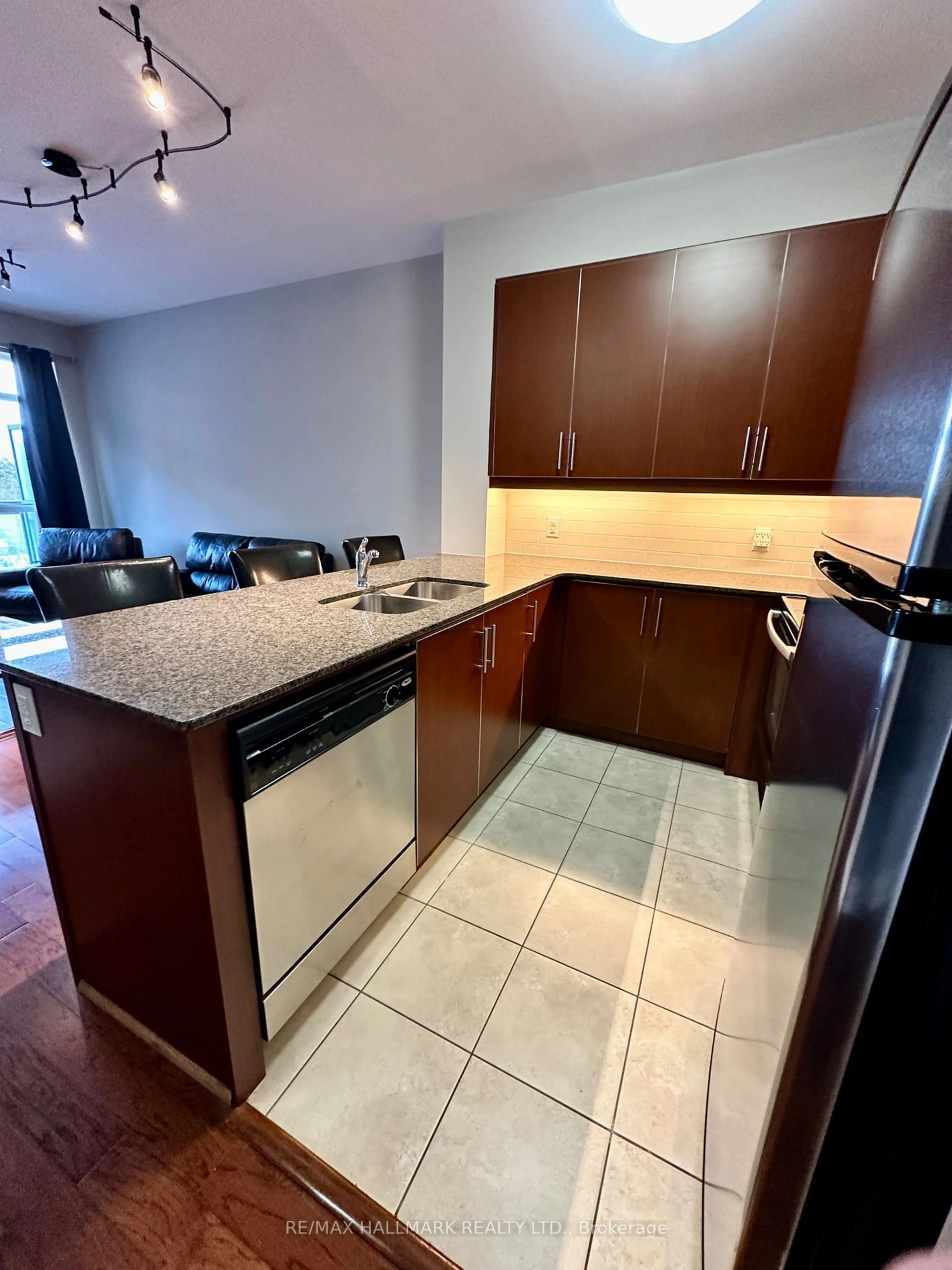 Standard kitchen, unknown for 281 Woodbridge Ave #410, Vaughan Ontario L4L 0C6