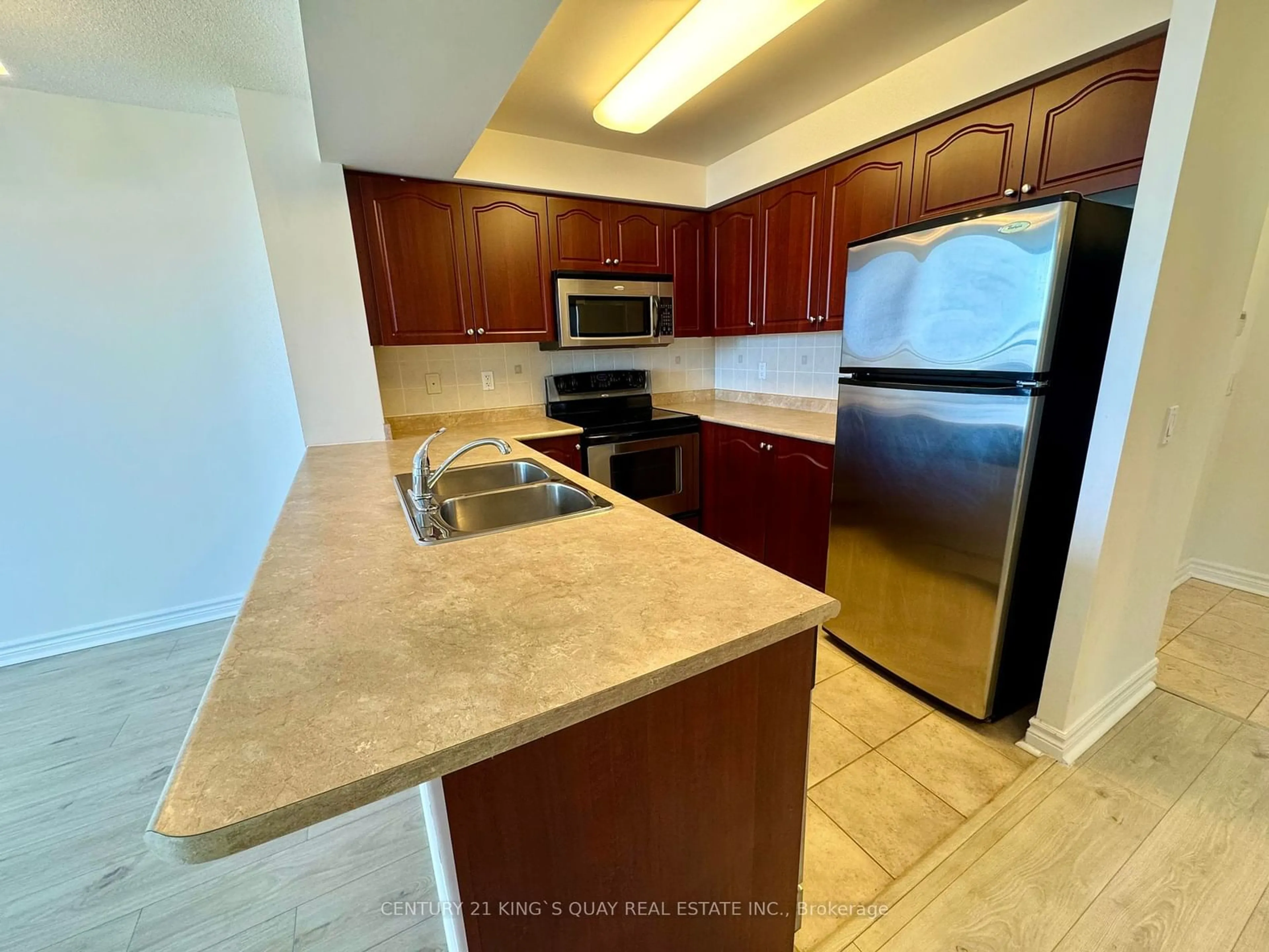 Standard kitchen, unknown for 330 Red Maple Rd #1008, Richmond Hill Ontario L3C 0T6