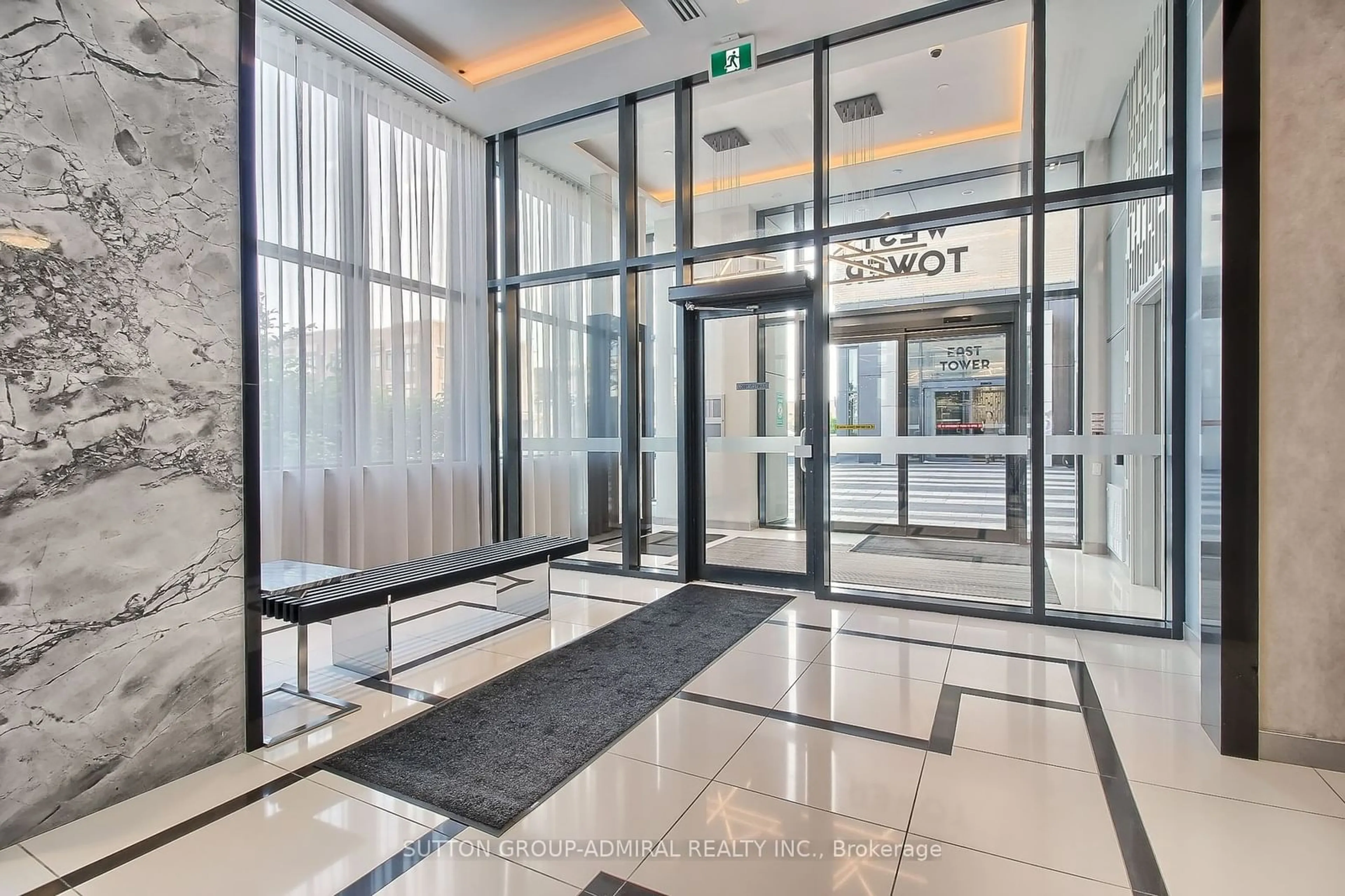 Indoor foyer for 100 Eagle Rock Way #1208, Vaughan Ontario L6A 5B9