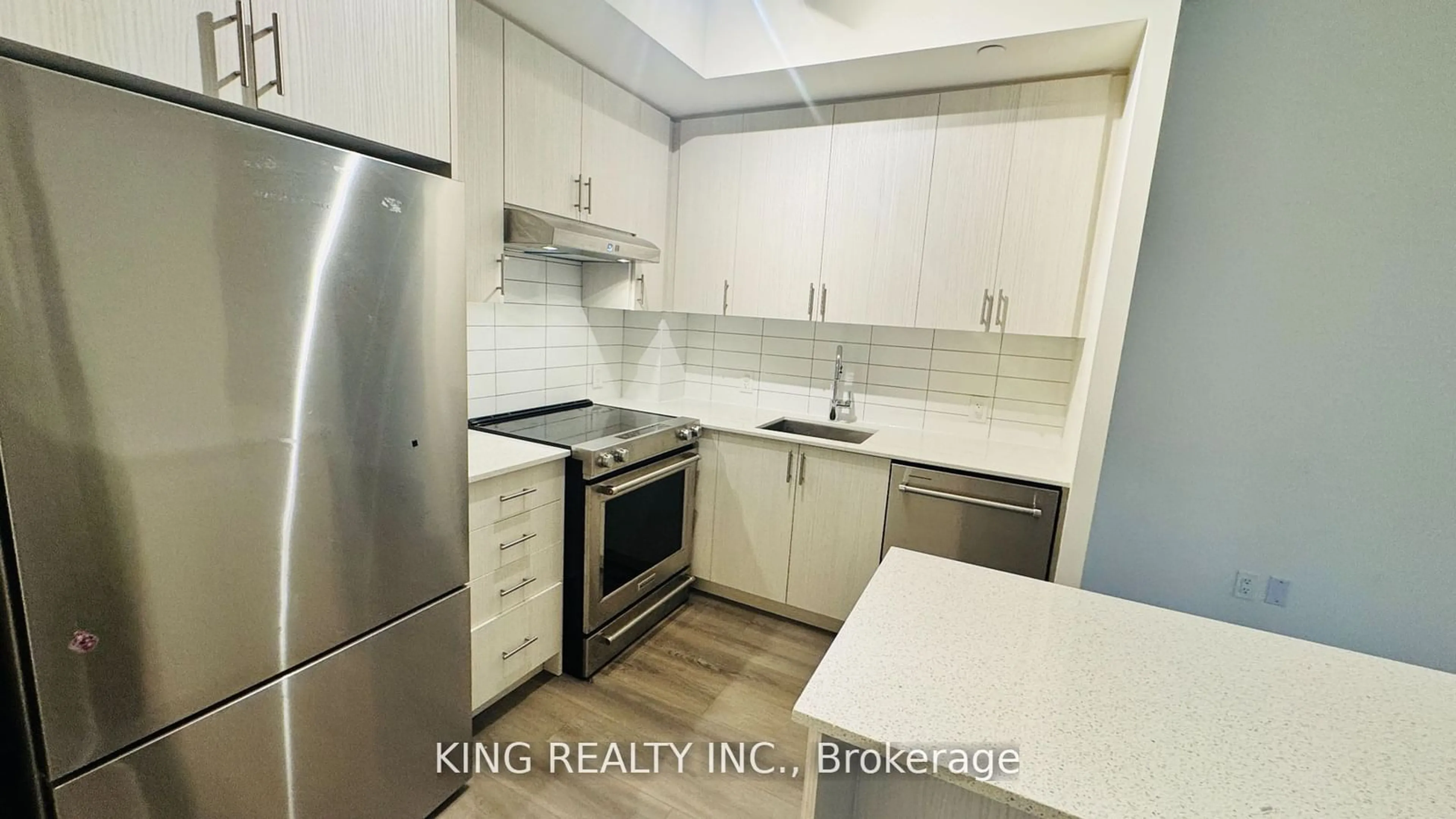 Standard kitchen, unknown for 9000 Jane St #420, Vaughan Ontario L4K 0M6