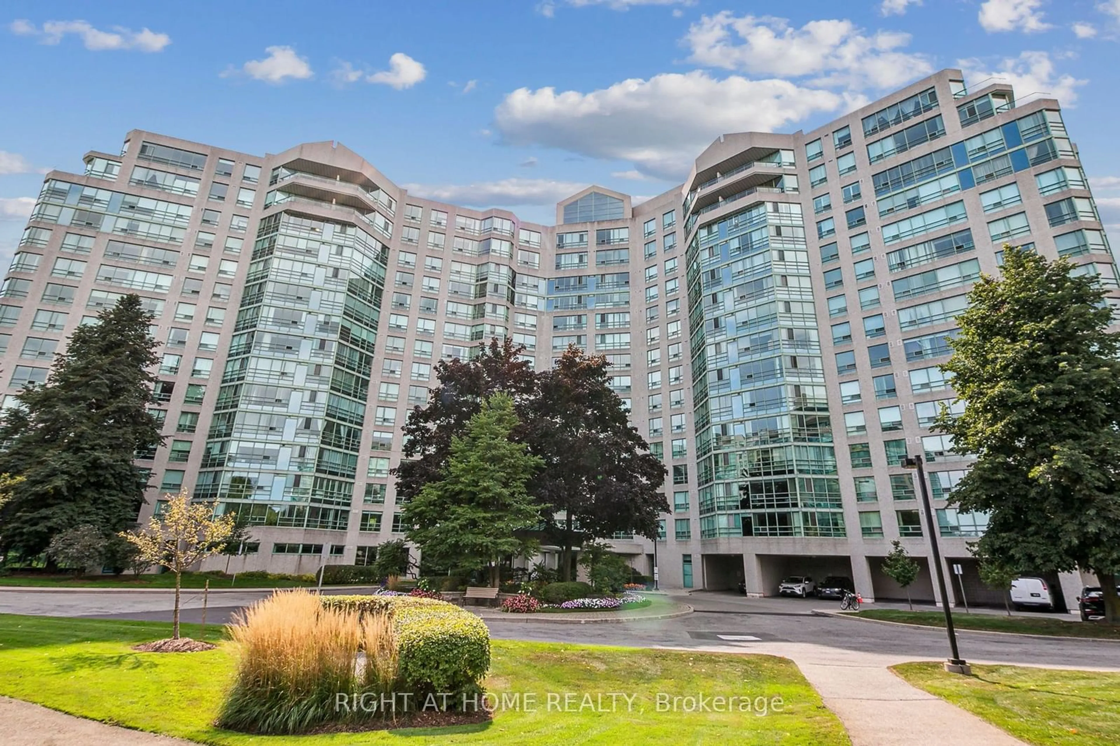 Unknown for 7805 Bayview Ave #305, Markham Ontario L3T 7N1