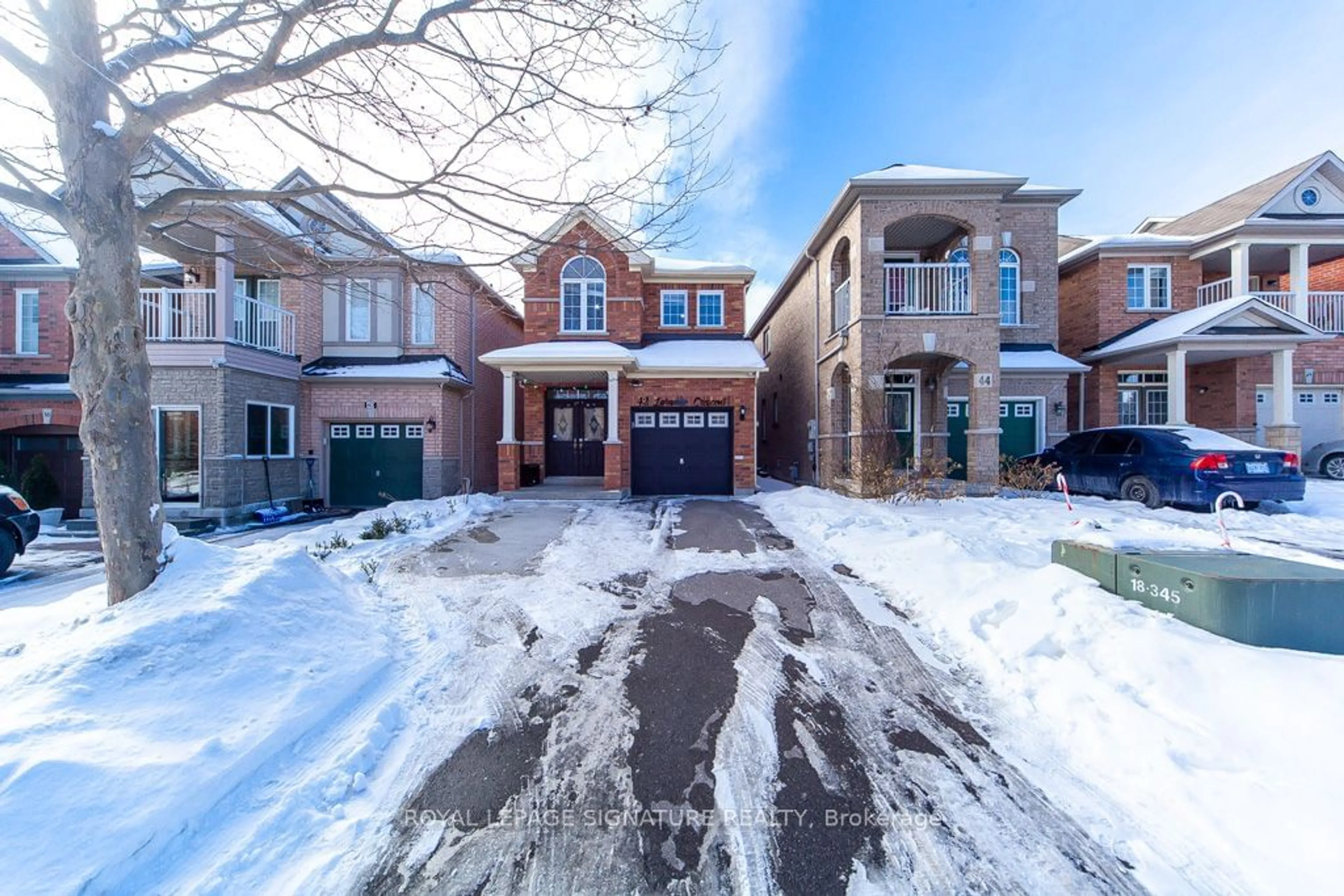 A pic from outside/outdoor area/front of a property/back of a property/a pic from drone, street for 42 LARAMIE Cres, Vaughan Ontario L6A 0P8