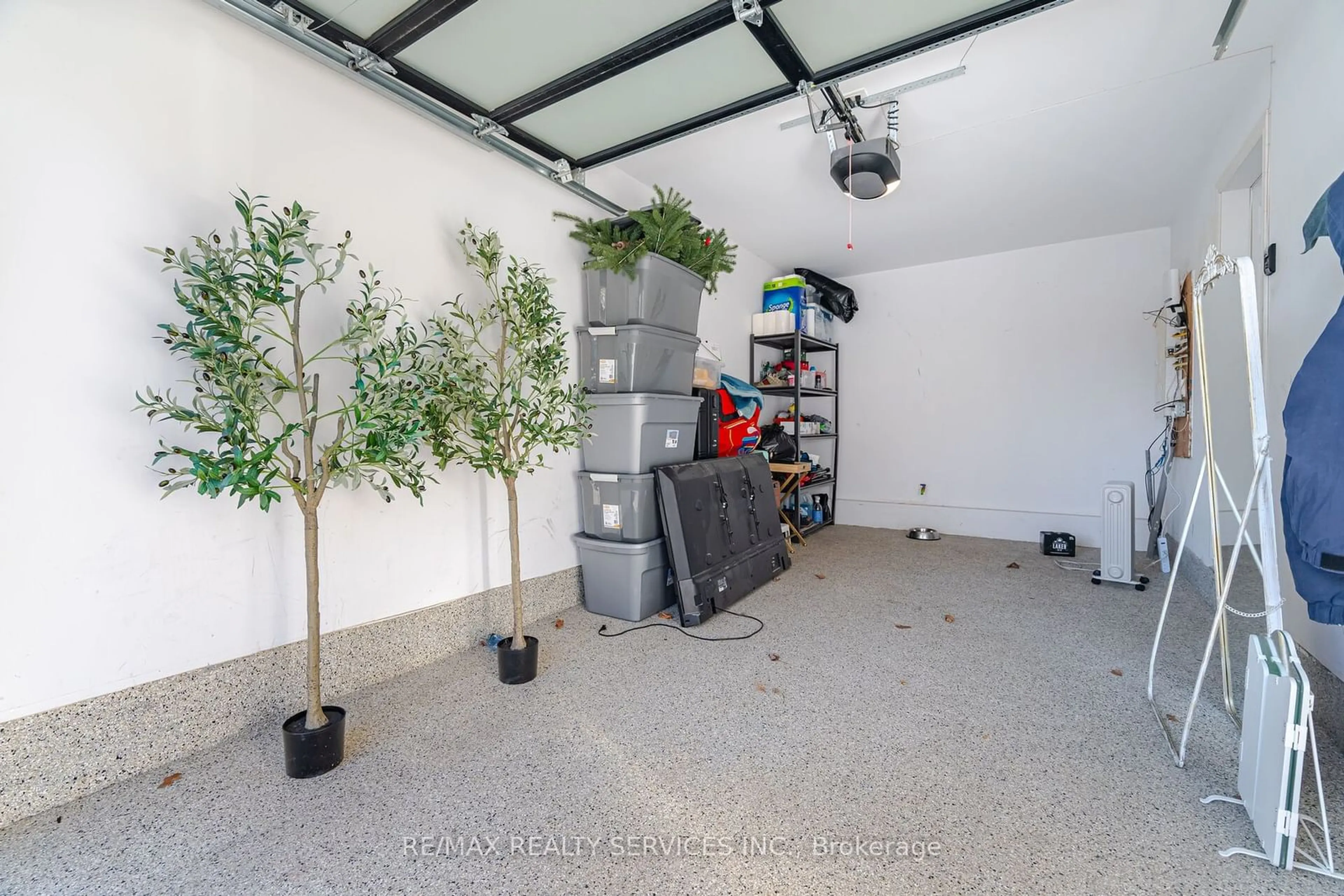 Indoor garage for 98 Dalhousie St, Vaughan Ontario L4L 0L7