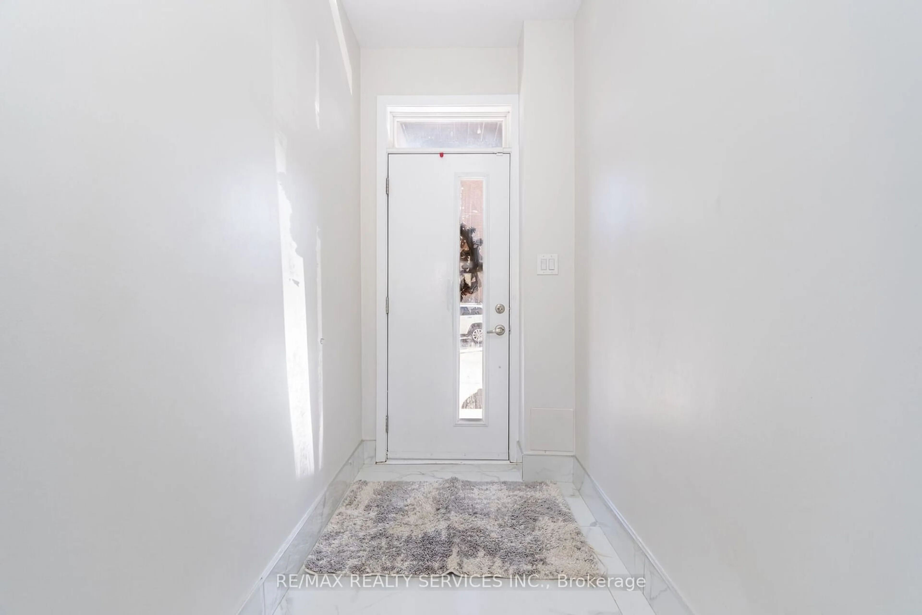 Indoor entryway for 98 Dalhousie St, Vaughan Ontario L4L 0L7