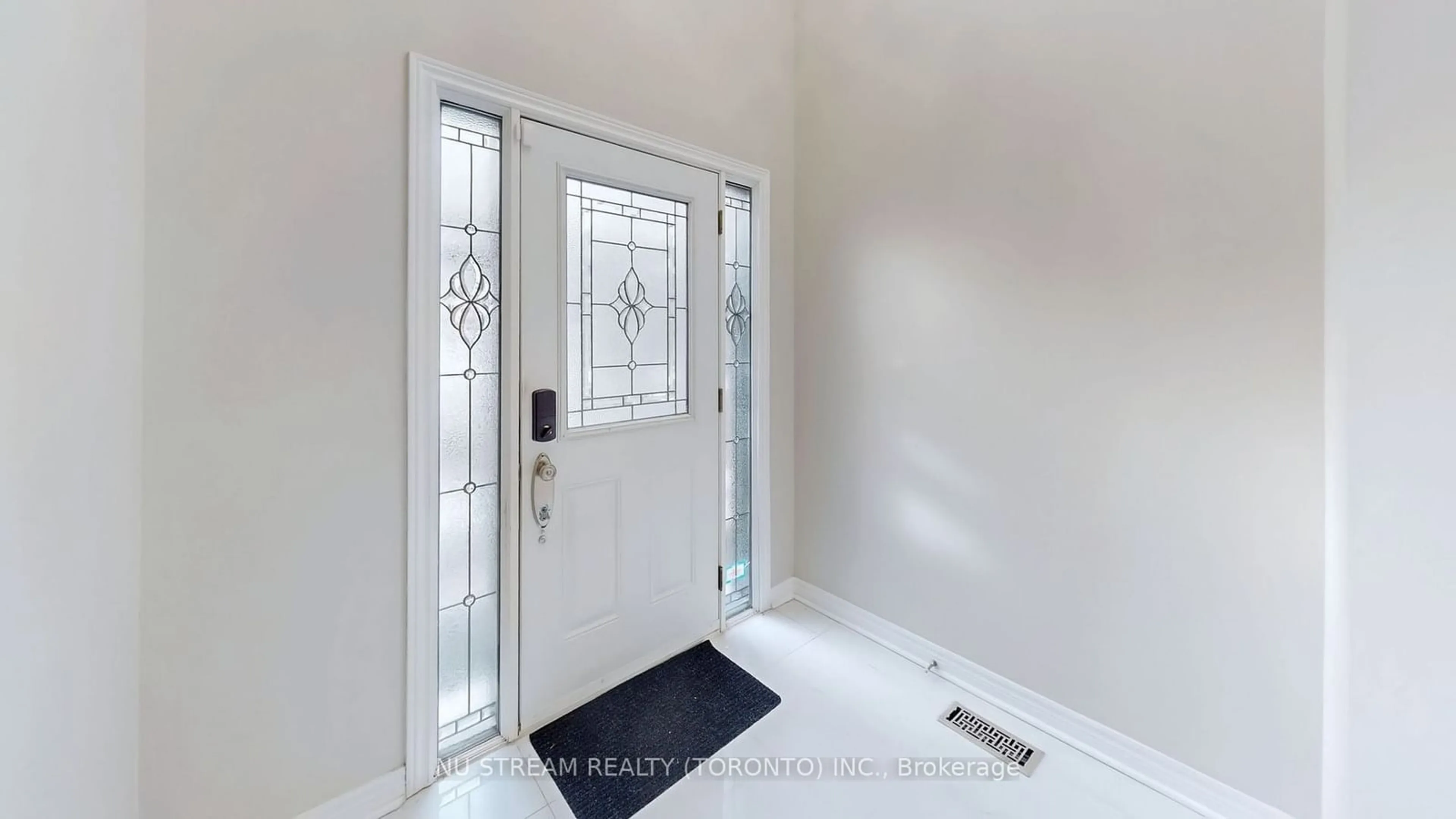 Indoor entryway for 71 Alpine Cres, Richmond Hill Ontario L4S 1W1