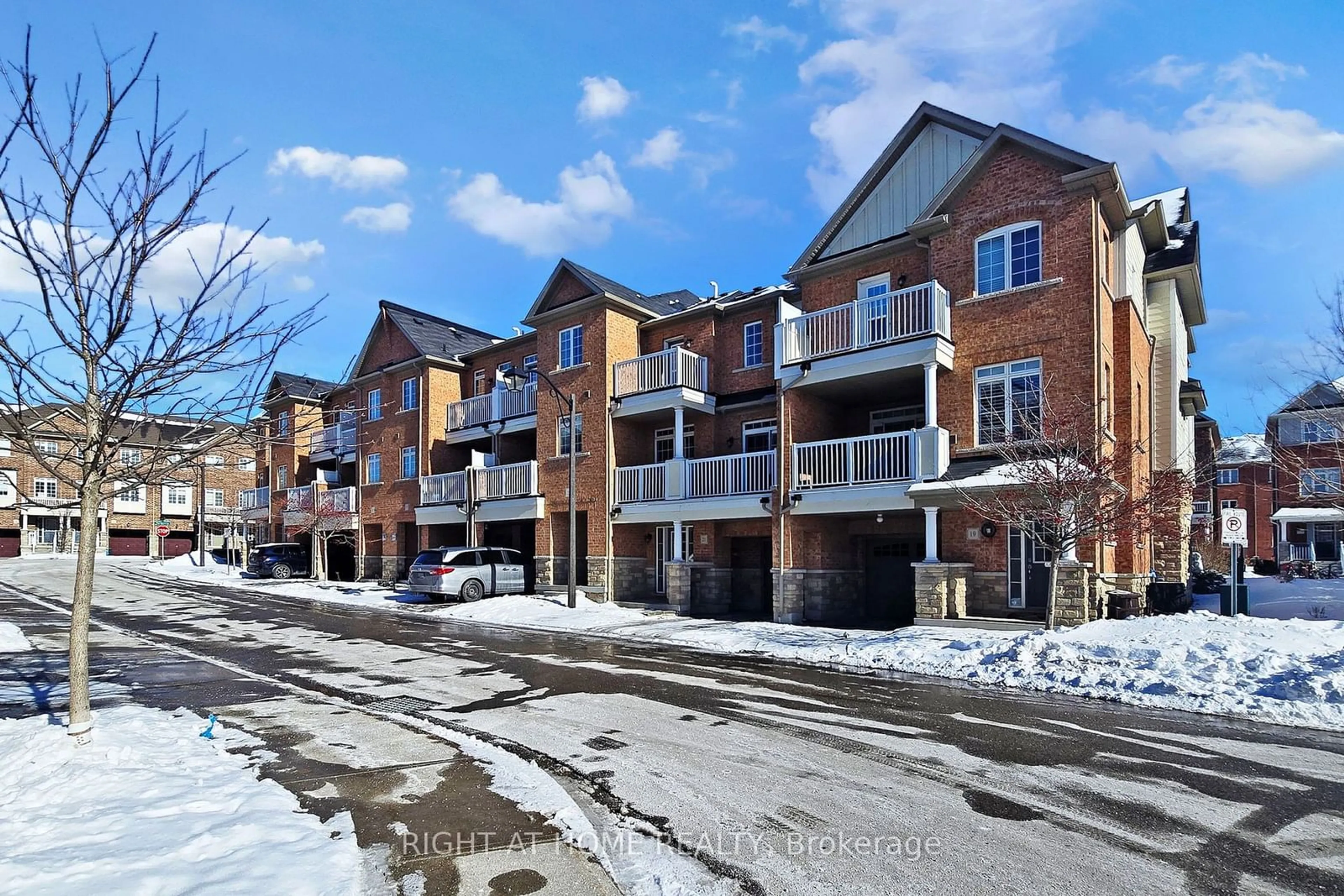 A pic from outside/outdoor area/front of a property/back of a property/a pic from drone, street for 21 Fanny Grove Way, Markham Ontario L6E 0T6