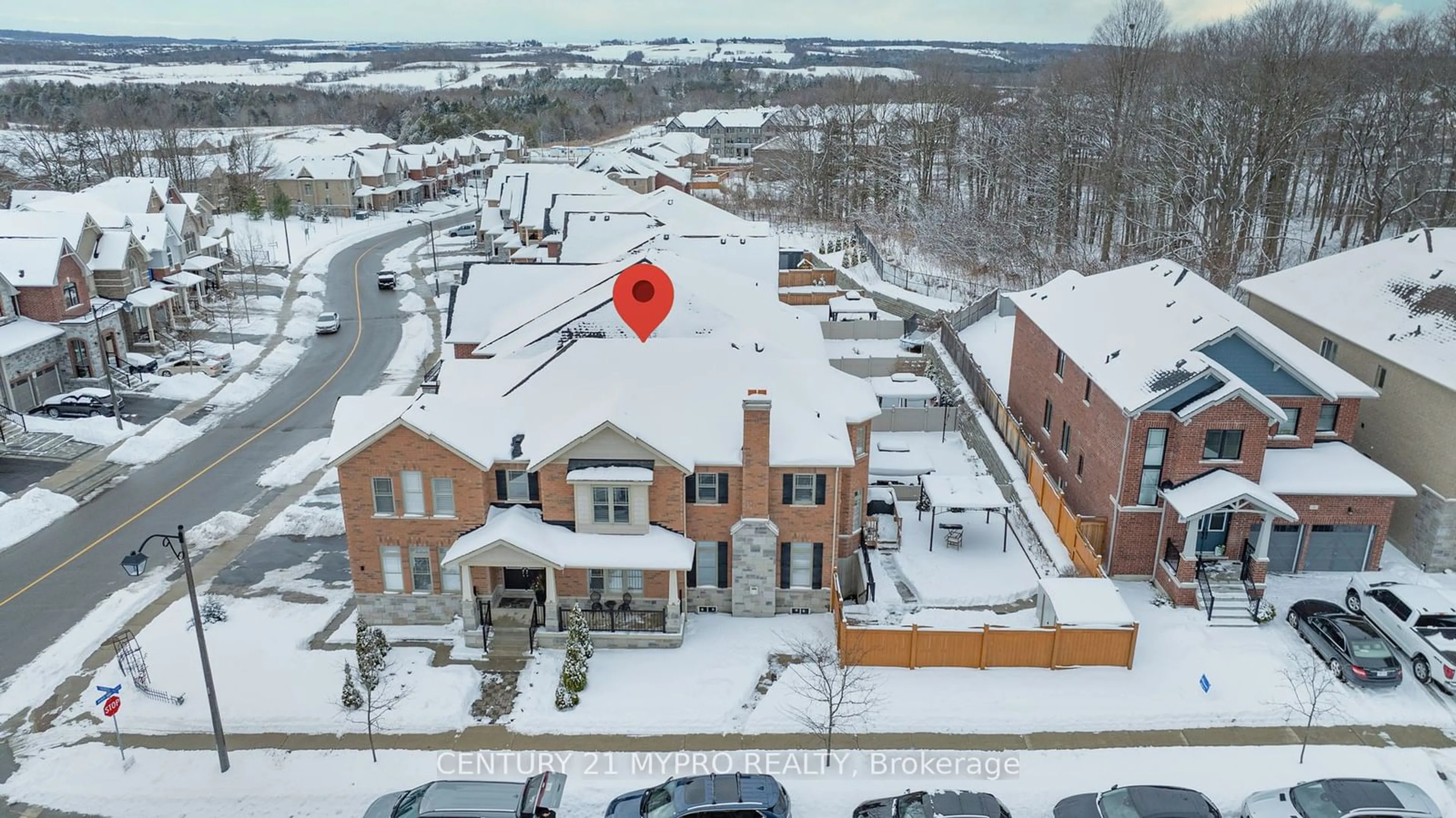 A pic from outside/outdoor area/front of a property/back of a property/a pic from drone, unknown for 42 MANOR HAMPTON St, East Gwillimbury Ontario L9N 0P9