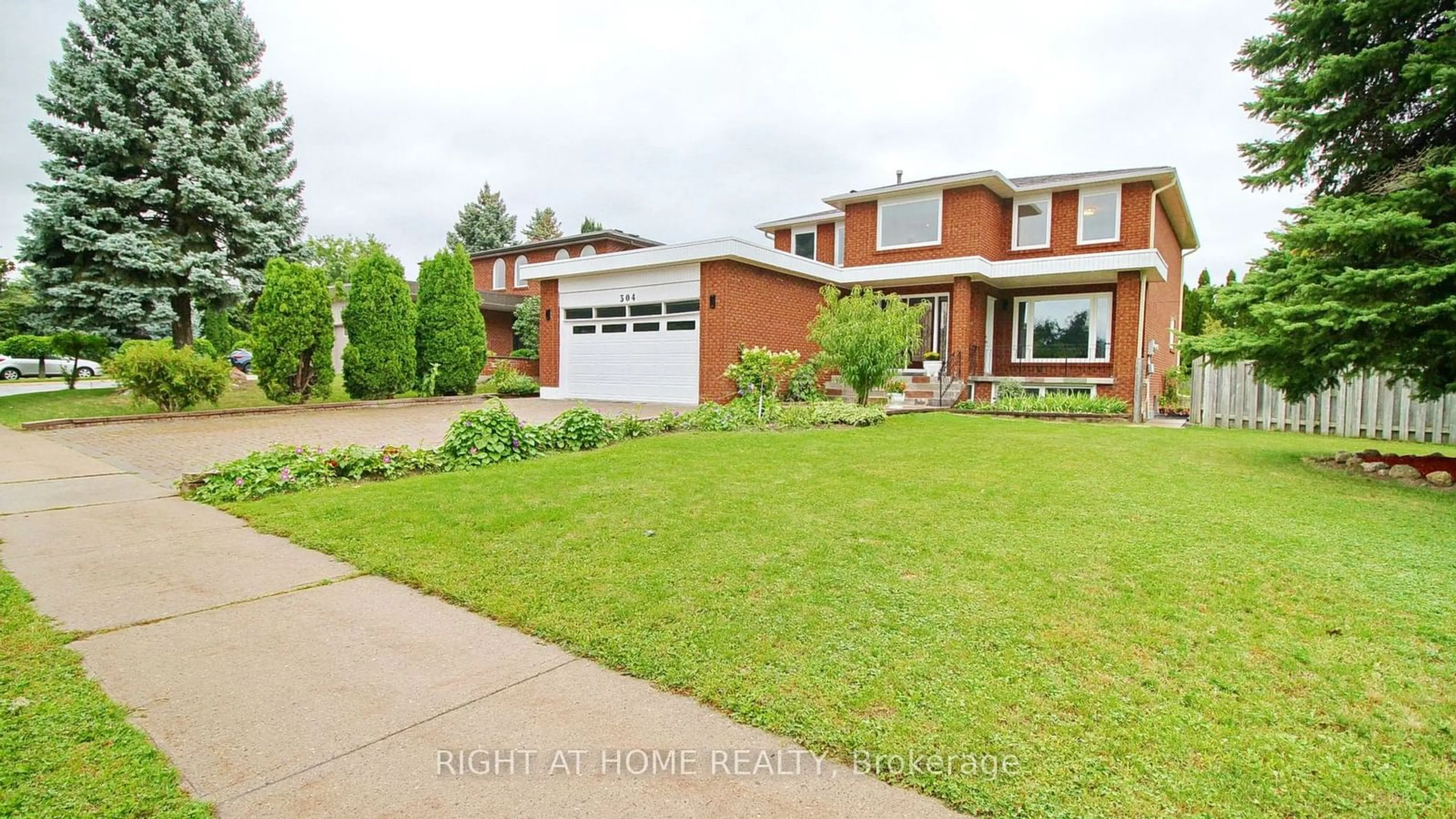 Home with brick exterior material, street for 304 Firglen Rdge, Vaughan Ontario L4L 1N7