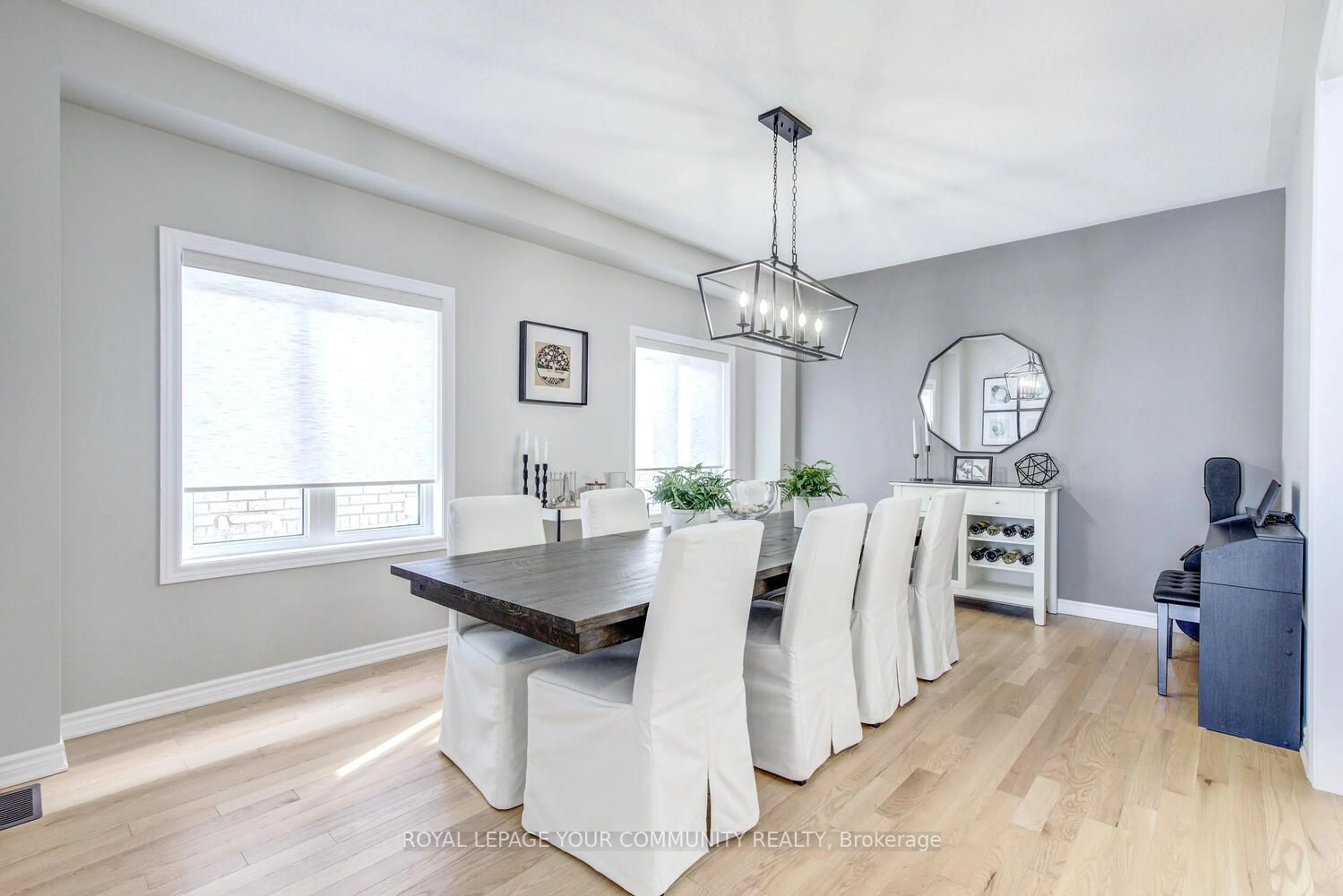 Dining room, wood/laminate floor for 953 Barton Way, Innisfil Ontario L9S 0N5