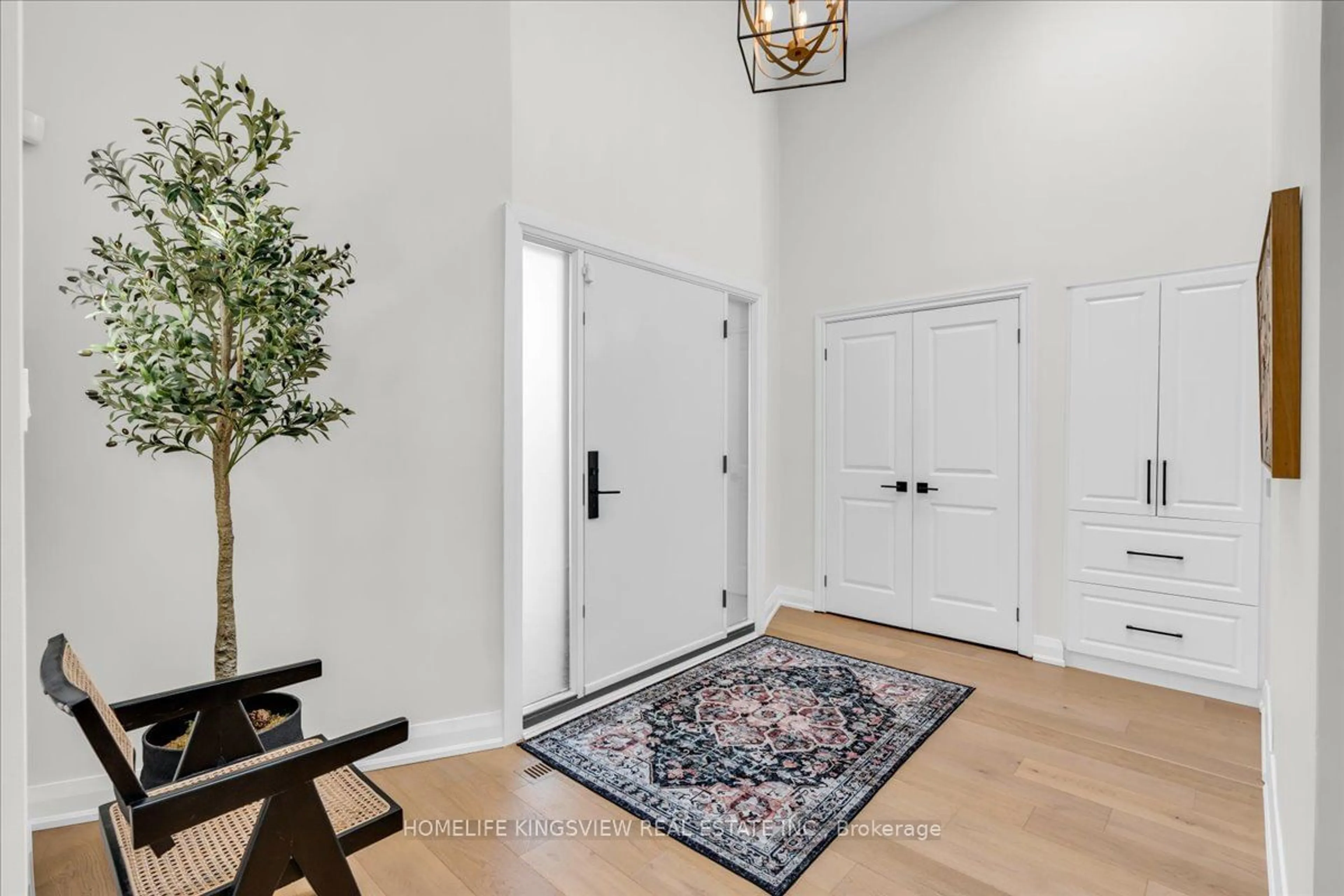 Indoor entryway for 25 Sylvadene Pkwy, Vaughan Ontario L4L 2M5