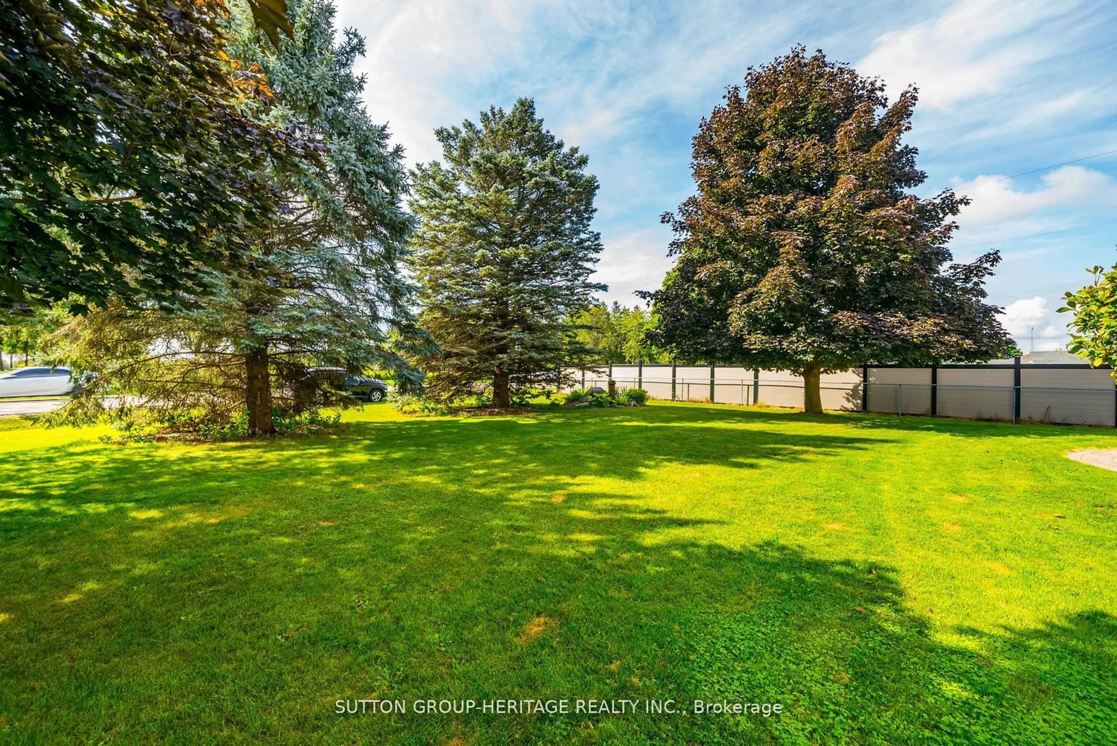 A pic from outside/outdoor area/front of a property/back of a property/a pic from drone, forest/trees view for 3944 19th Ave, Markham Ontario L6C 1M2