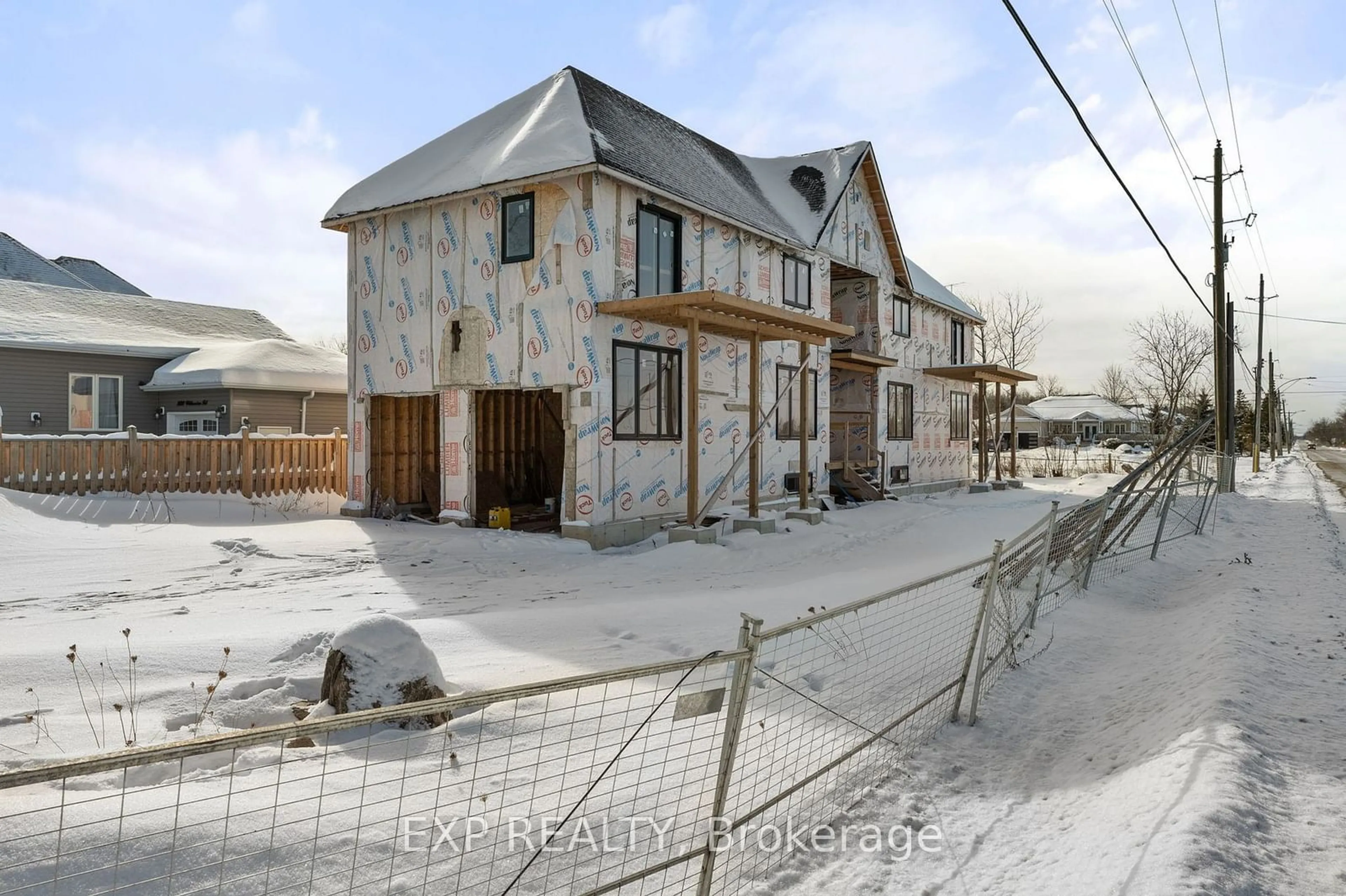 A pic from outside/outdoor area/front of a property/back of a property/a pic from drone, street for 802 Willowview Rd, Georgina Ontario L0E 1S0