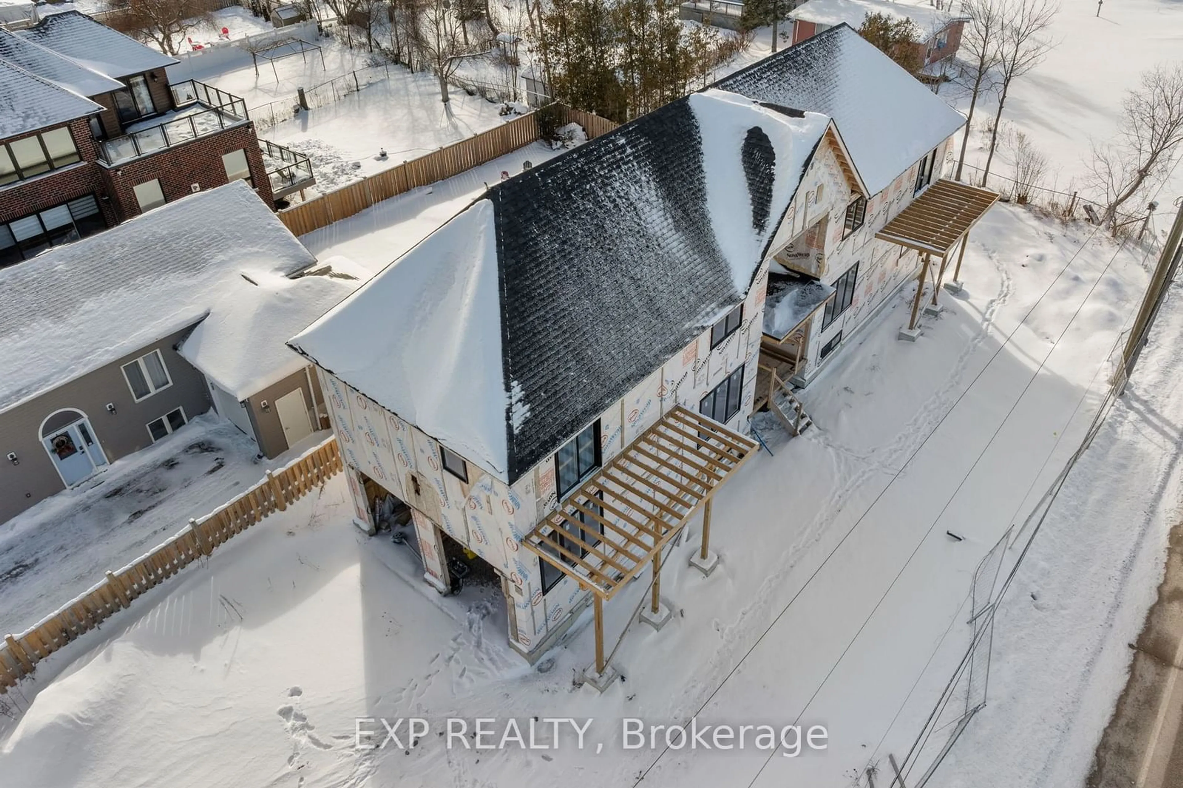 A pic from outside/outdoor area/front of a property/back of a property/a pic from drone, building for 802 Willowview Rd, Georgina Ontario L0E 1S0