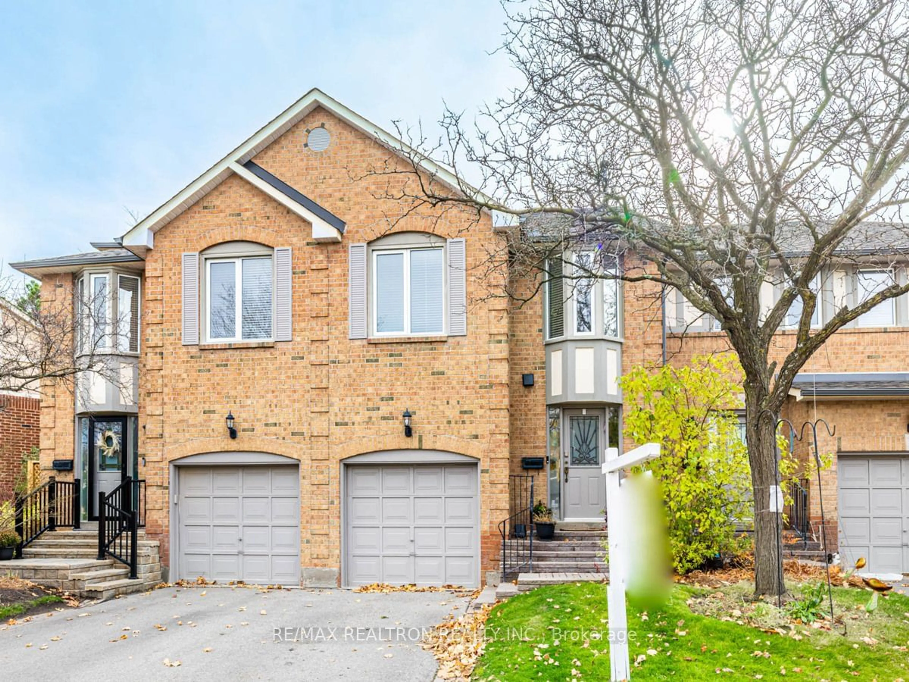 Home with brick exterior material, street for 39 Glen Cres, Vaughan Ontario L4J 4X4