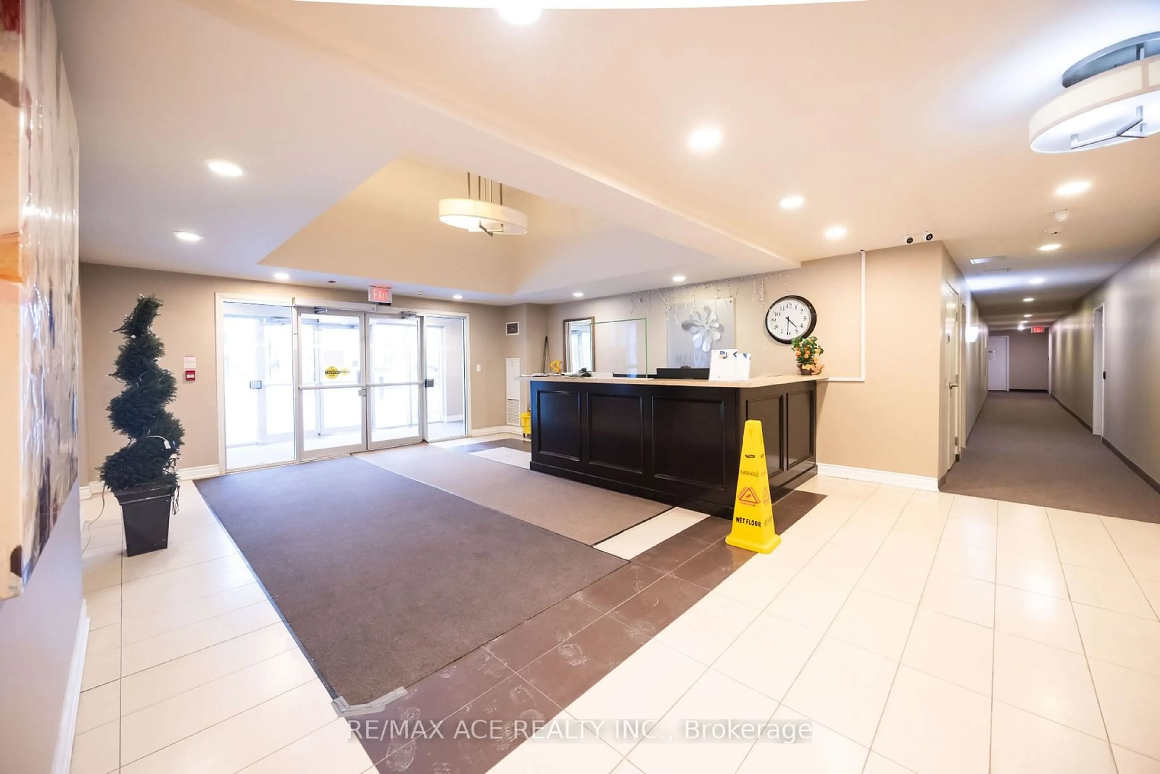 Indoor foyer for 4600 Steeles Ave #601, Markham Ontario L3R 5J1