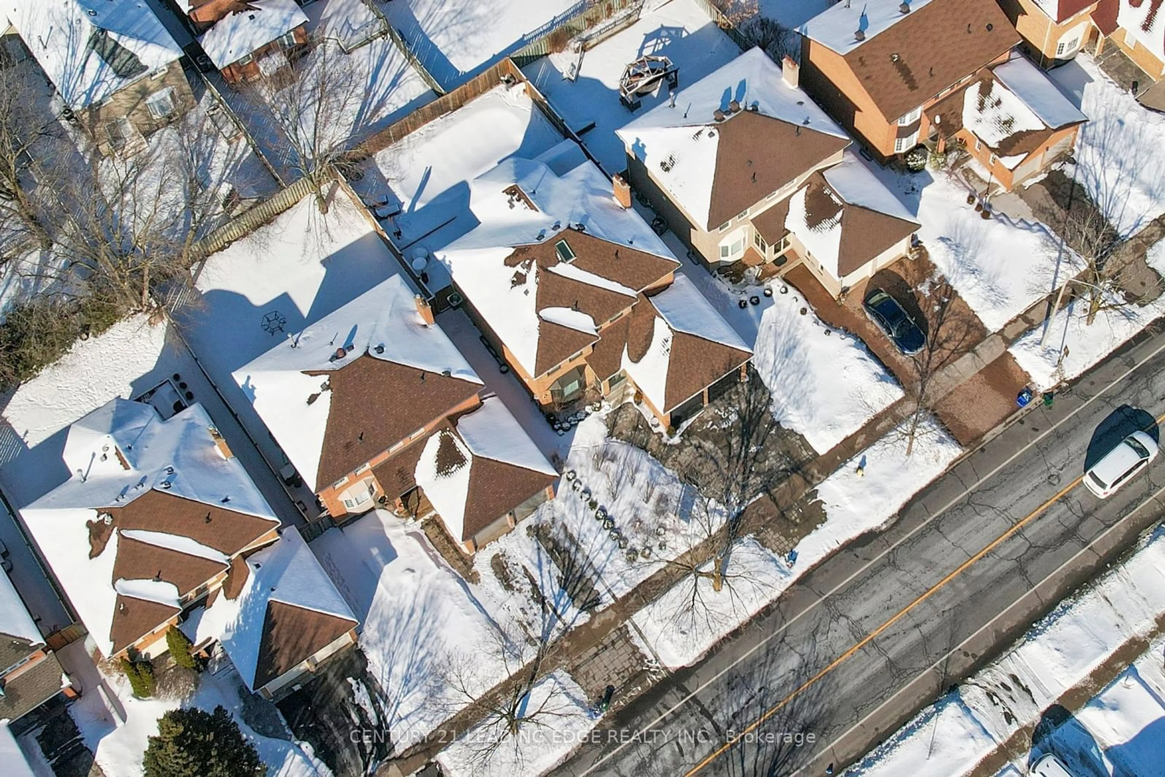 A pic from outside/outdoor area/front of a property/back of a property/a pic from drone, city buildings view from balcony for 345 Raymerville Dr, Markham Ontario L3P 6N6