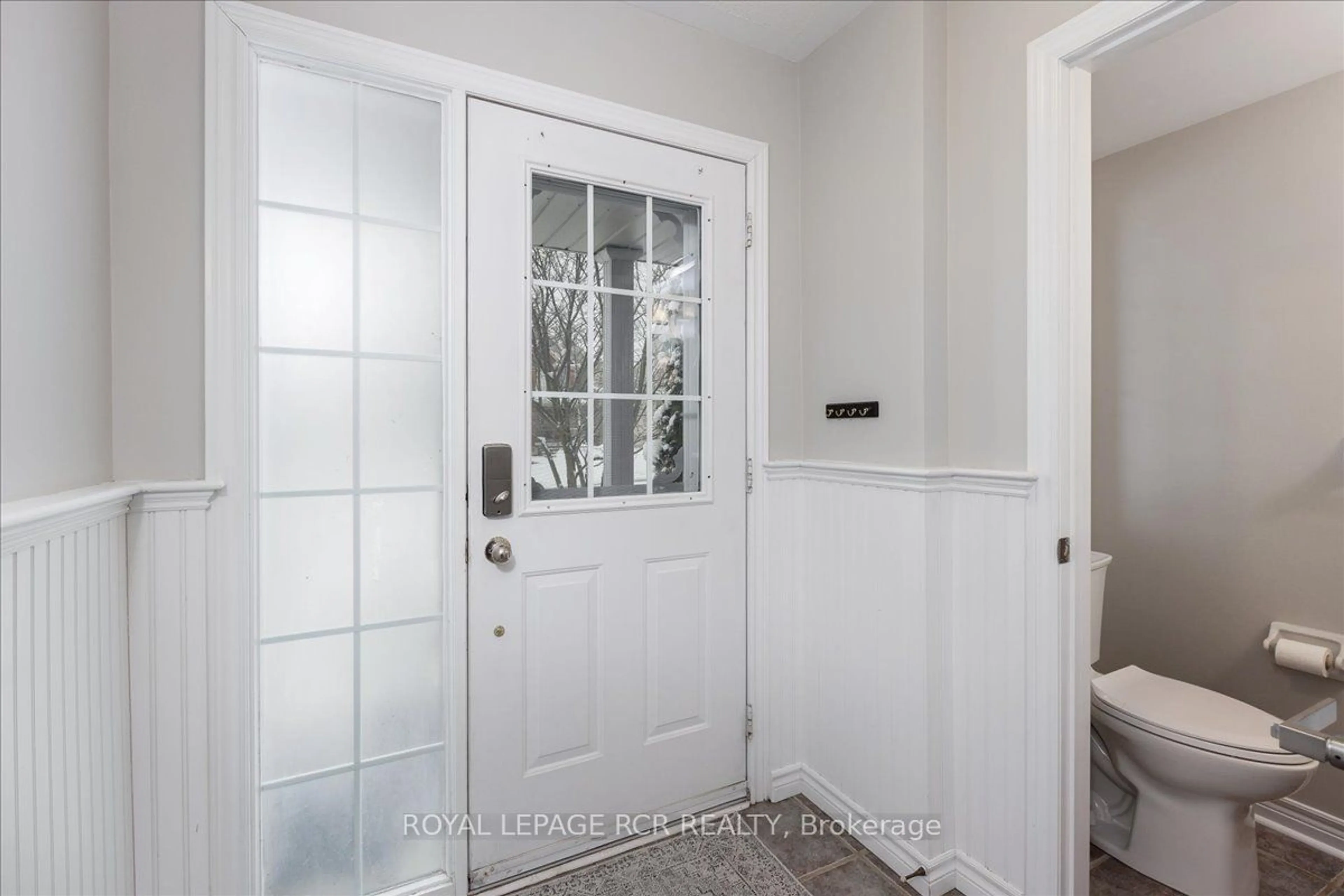 Indoor entryway for 65 Margaret Graham Cres, East Gwillimbury Ontario L0G 1M0