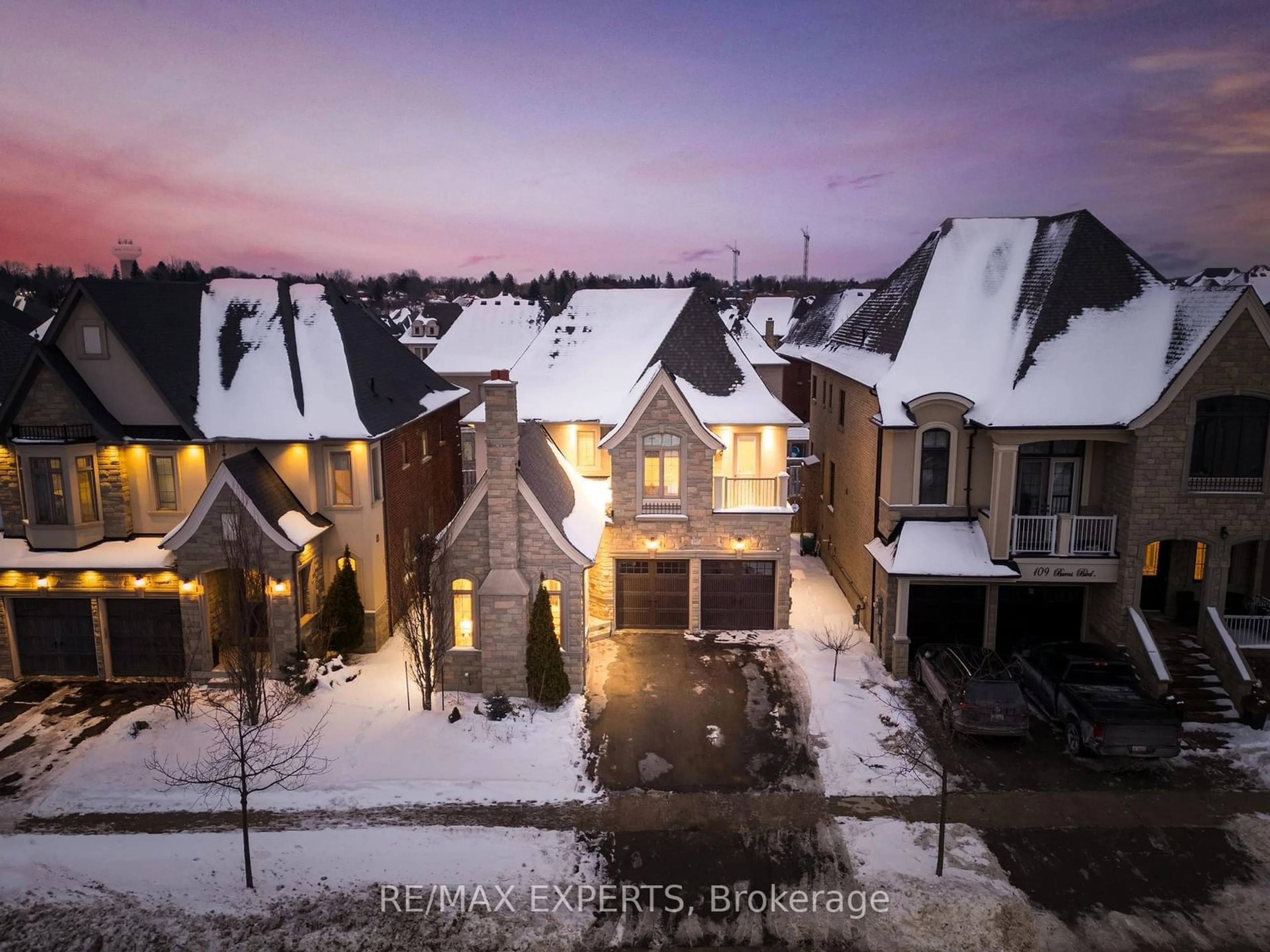 A pic from outside/outdoor area/front of a property/back of a property/a pic from drone, street for 107 BURNS Blvd, King Ontario L7B 0M5