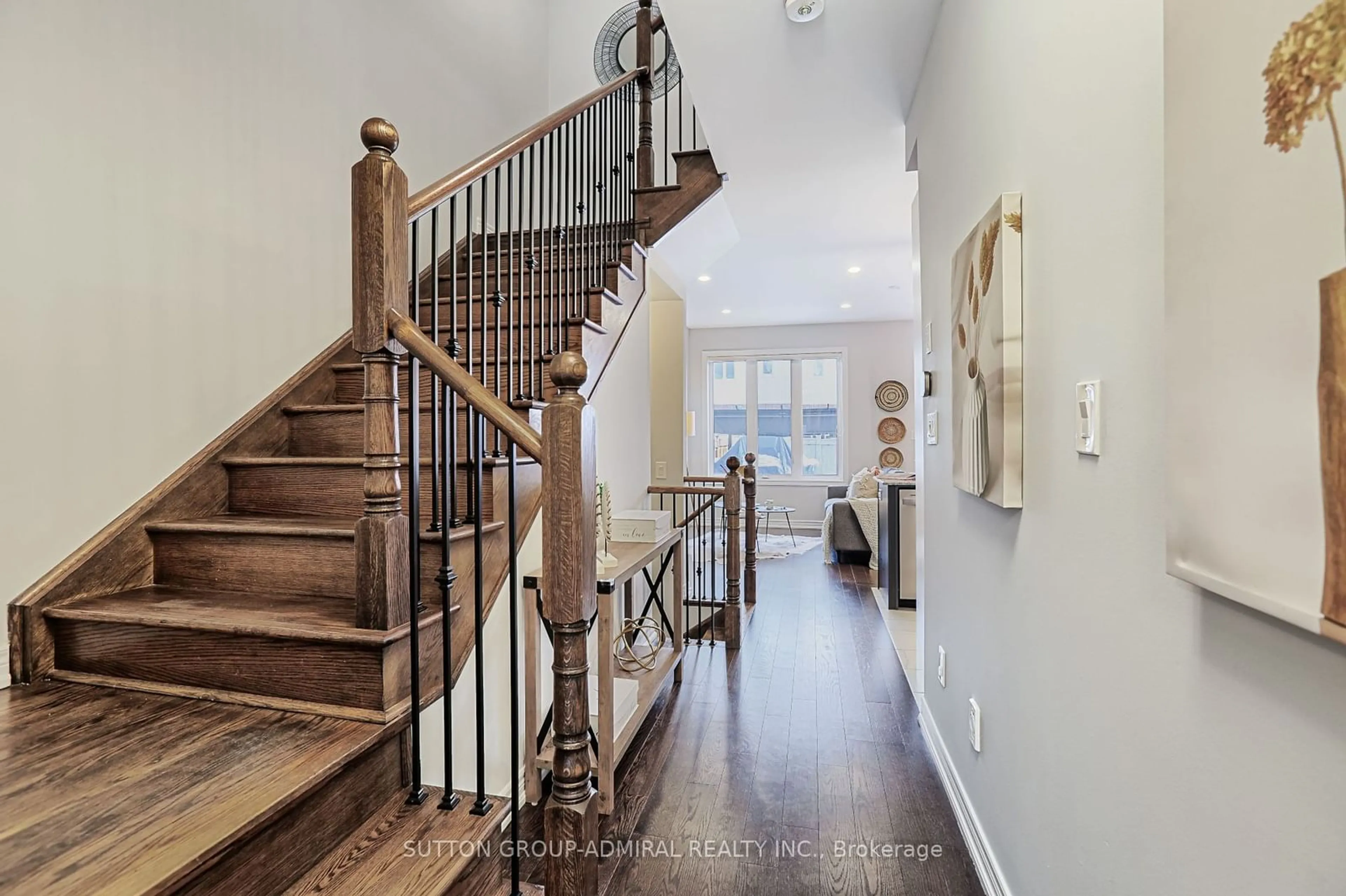 Indoor entryway for 25 Clifford Cres, New Tecumseth Ontario L0G 1W0