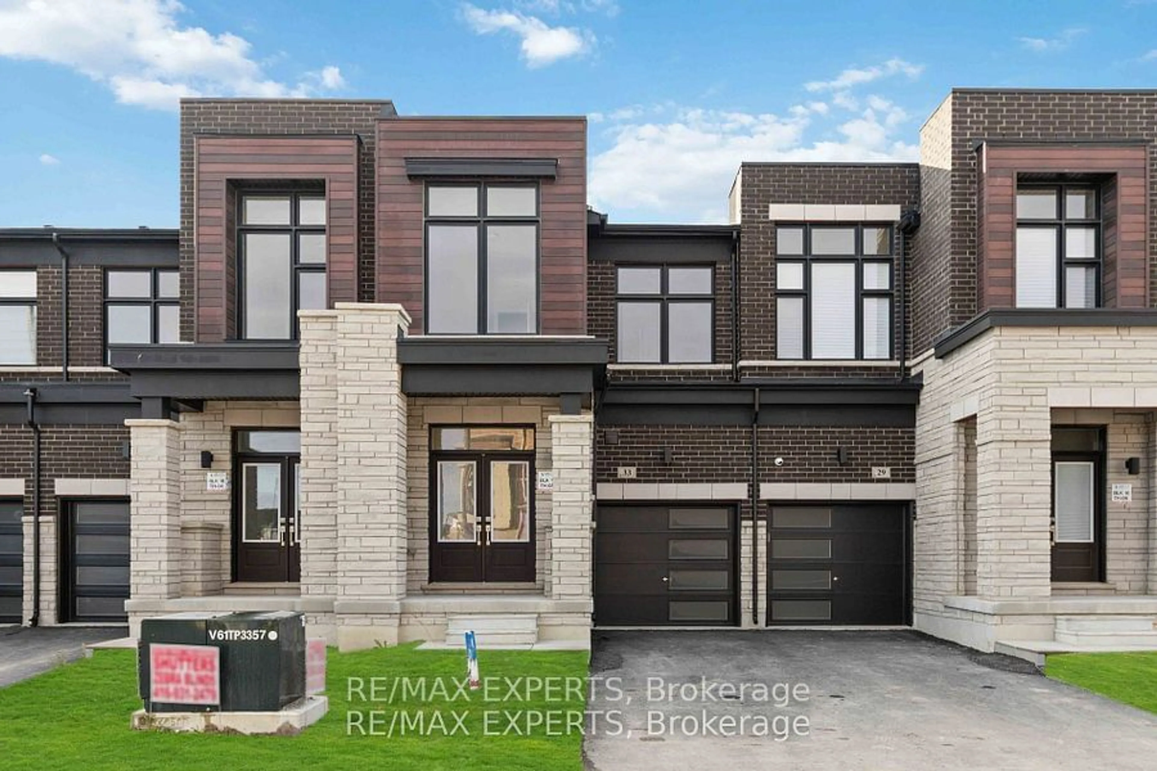 Home with brick exterior material, street for 33 Kinloss St, Vaughan Ontario L4H 3N5