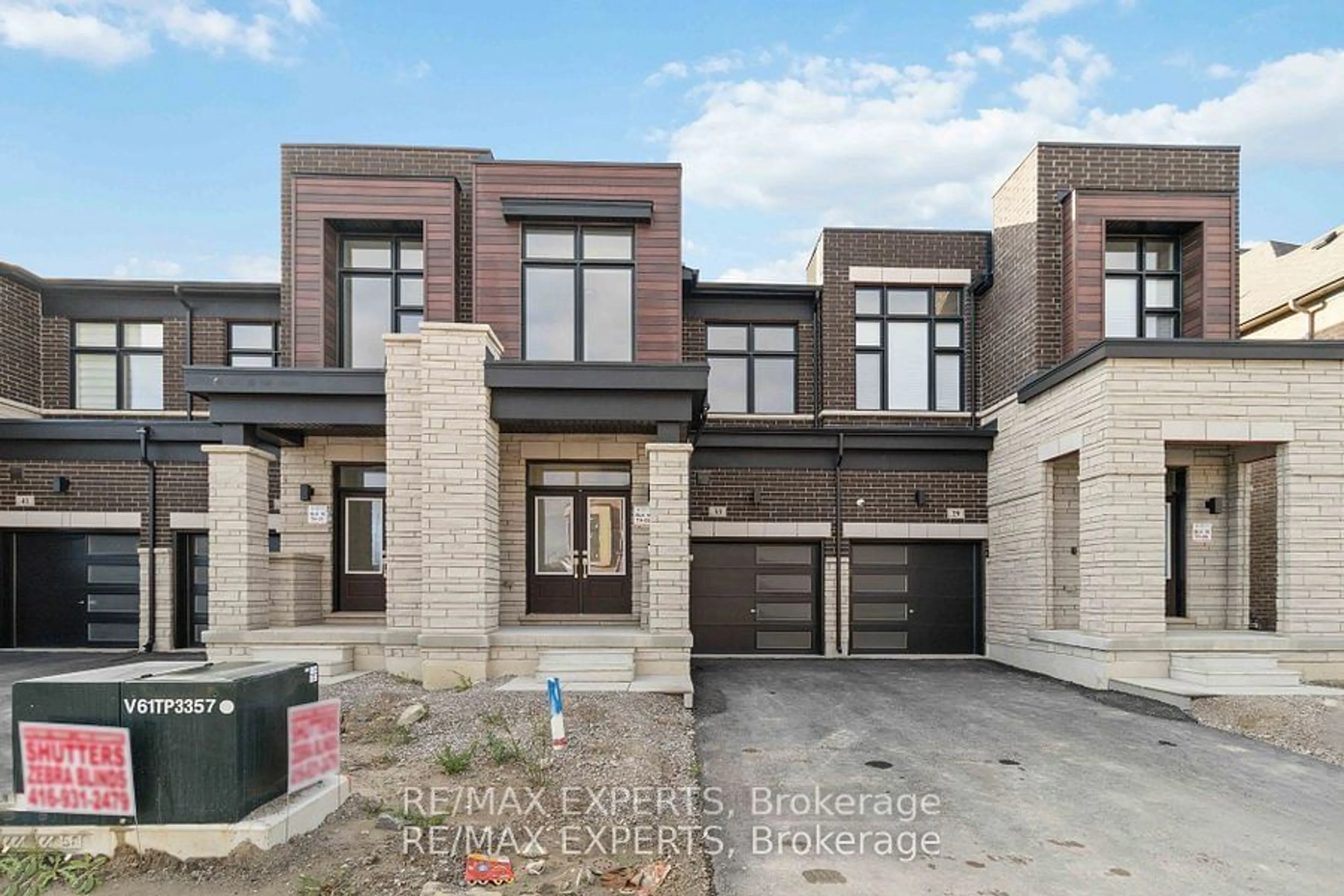 Home with brick exterior material, street for 33 Kinloss St, Vaughan Ontario L4H 3N5