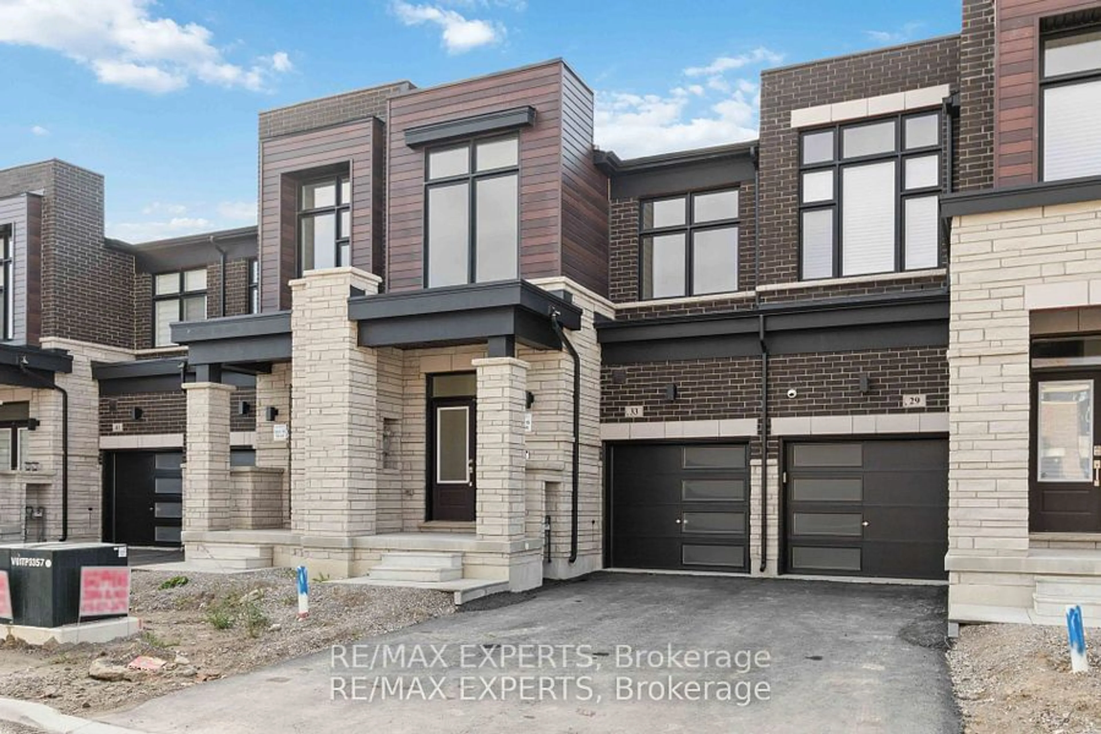 Home with brick exterior material, street for 33 Kinloss St, Vaughan Ontario L4H 3N5