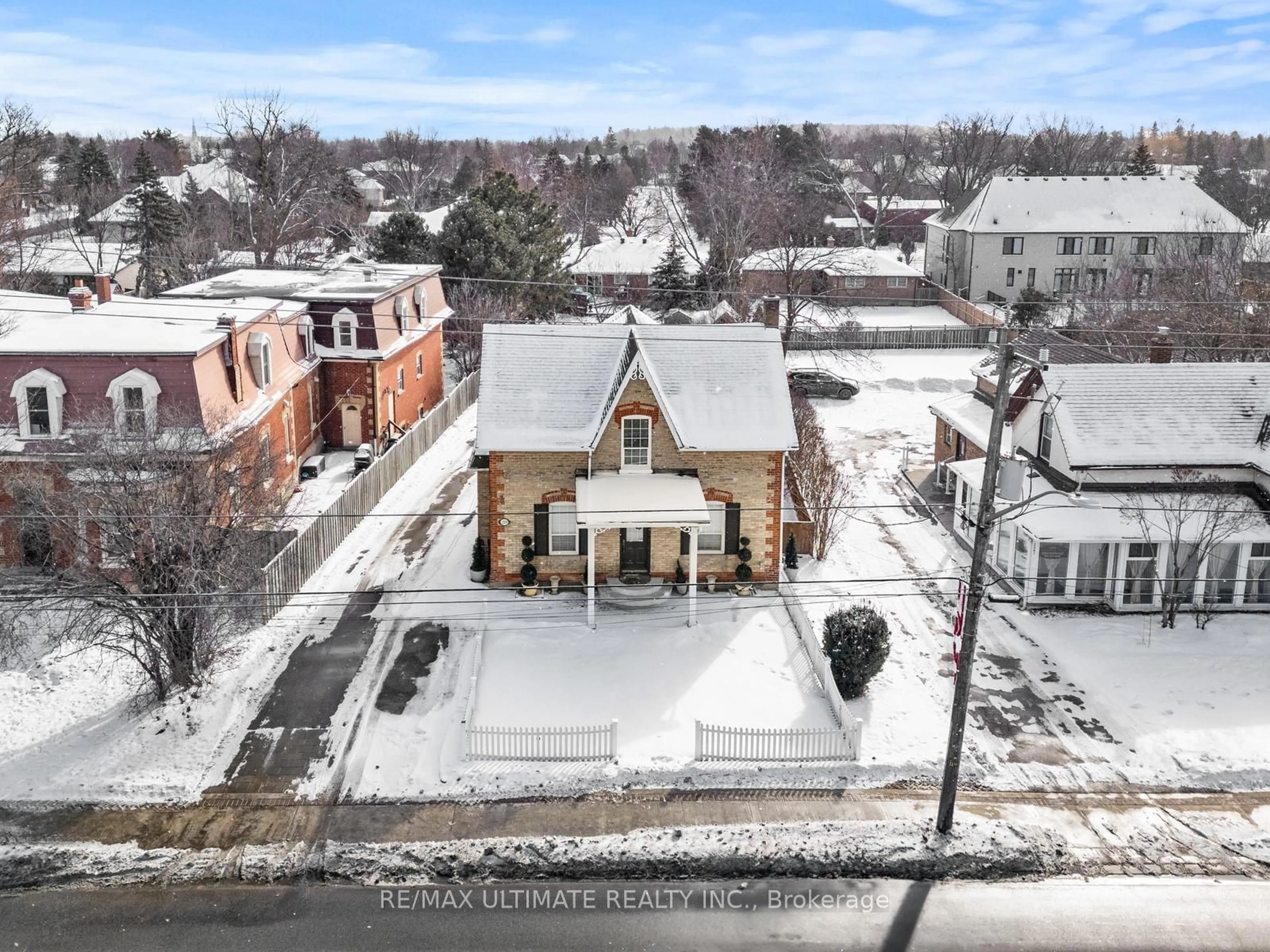 A pic from outside/outdoor area/front of a property/back of a property/a pic from drone, street for 2339 Major Mackenzie Dr, Vaughan Ontario L6A 3Z3