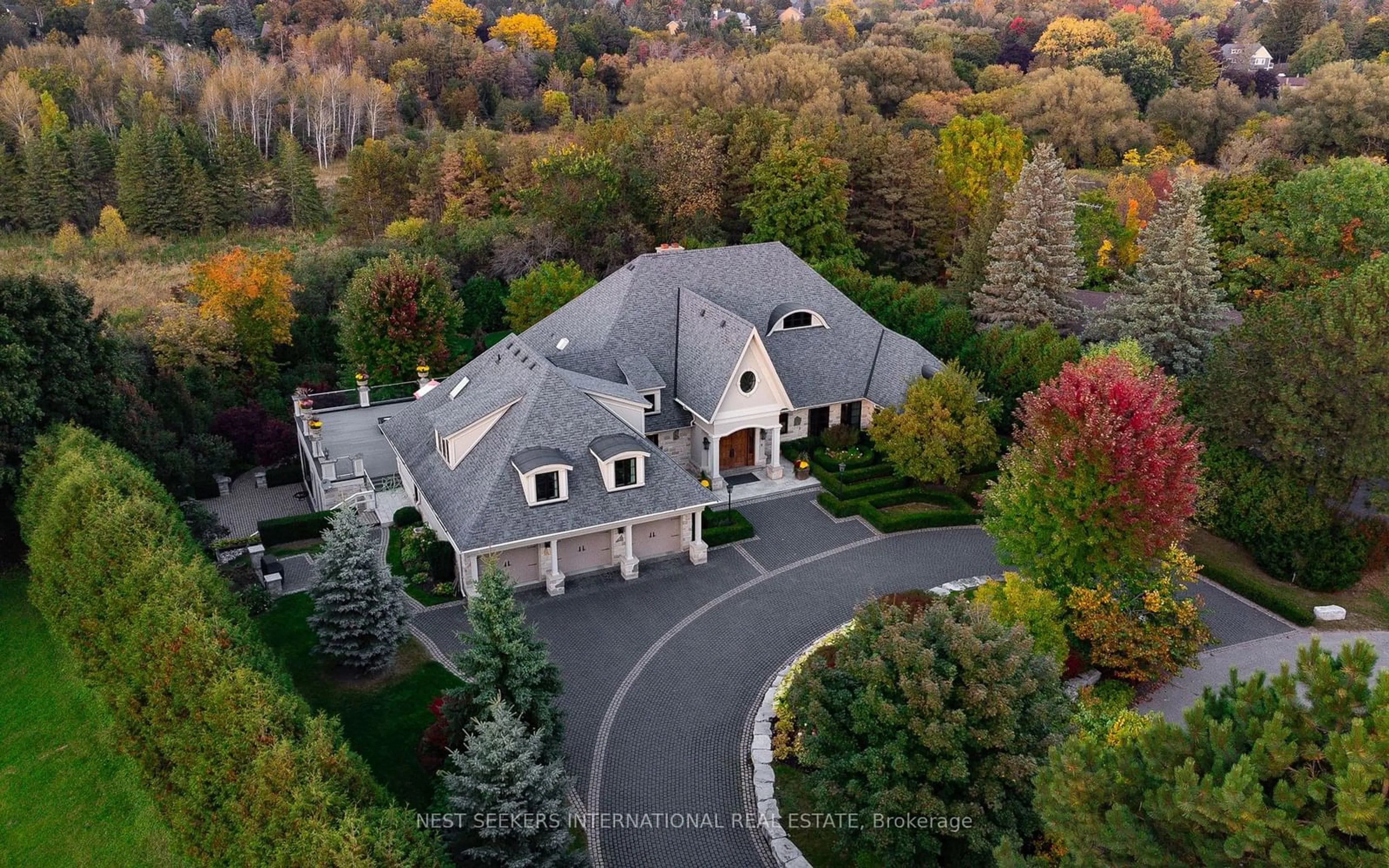 A pic from outside/outdoor area/front of a property/back of a property/a pic from drone, mountain view for 111 Manitou Dr, King Ontario L7B 1E7