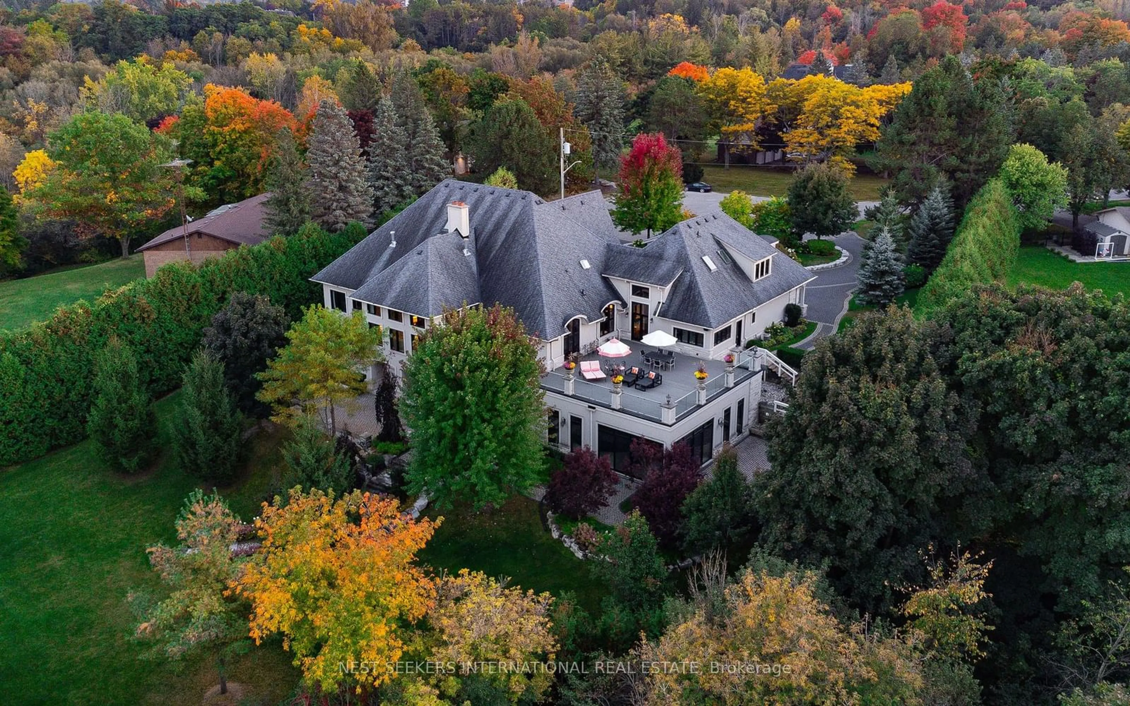 A pic from outside/outdoor area/front of a property/back of a property/a pic from drone, mountain view for 111 Manitou Dr, King Ontario L7B 1E7