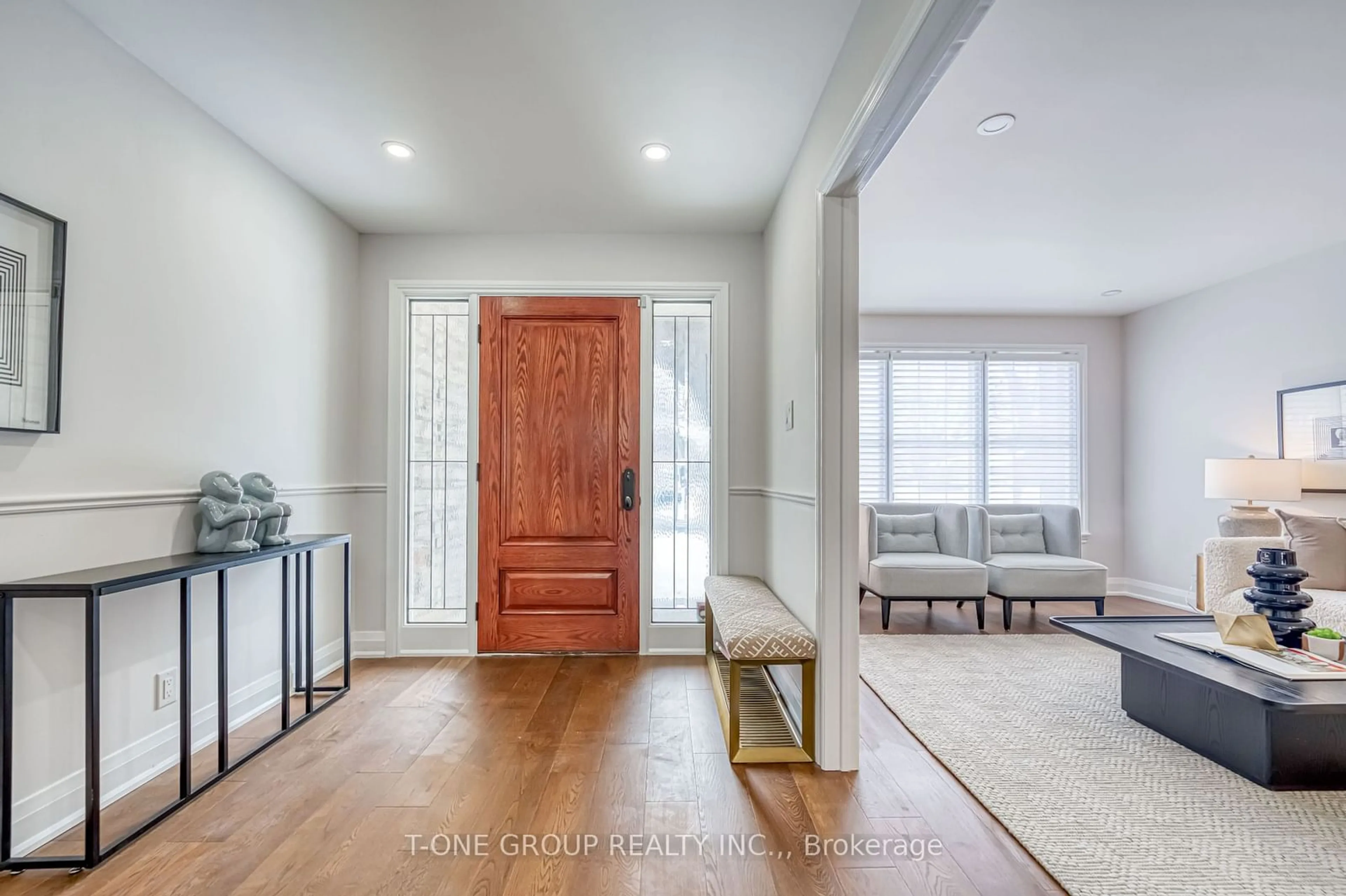 Indoor entryway for 67 Carlton Rd, Markham Ontario L3R 1Z7