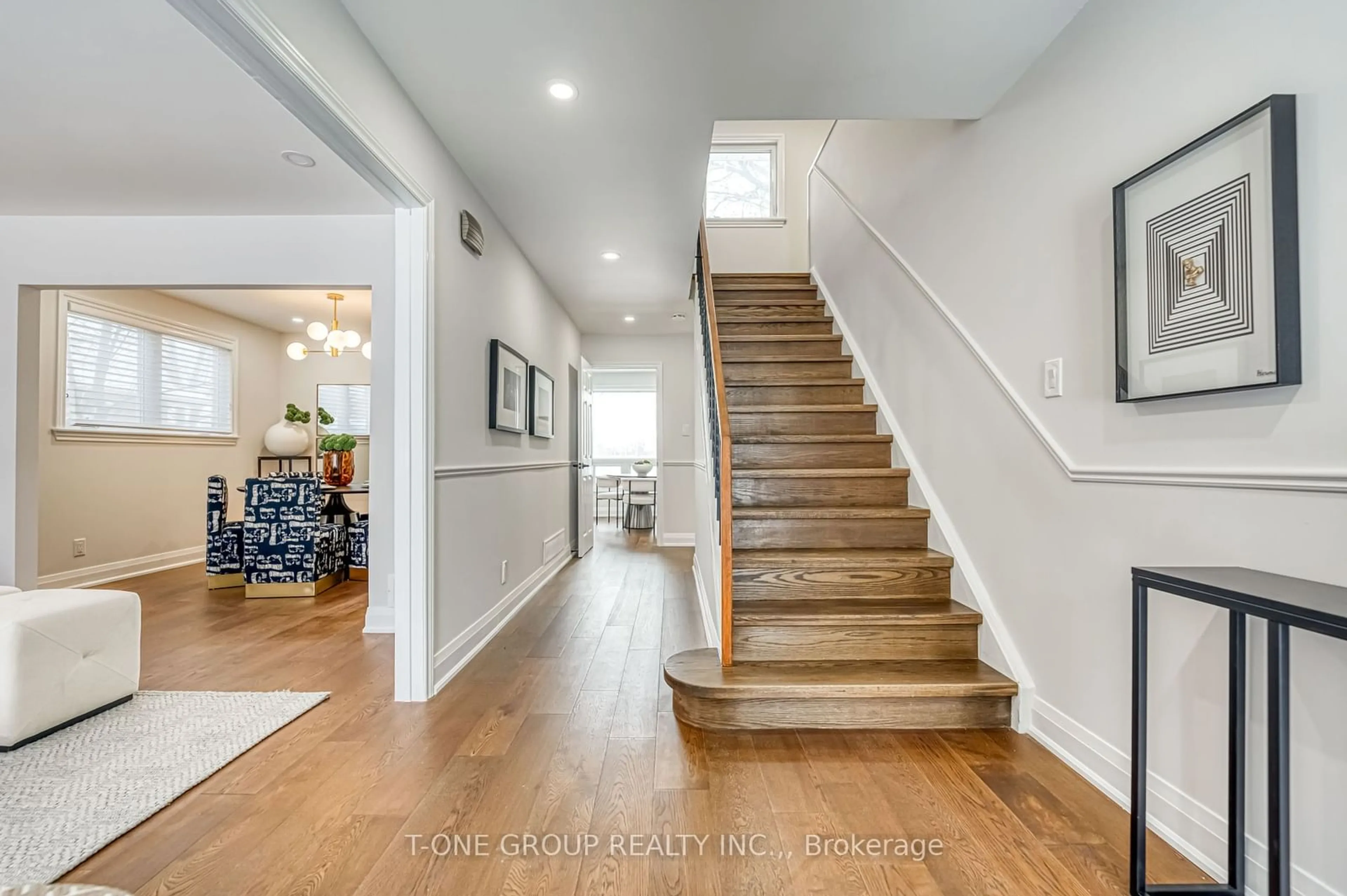 Indoor entryway for 67 Carlton Rd, Markham Ontario L3R 1Z7