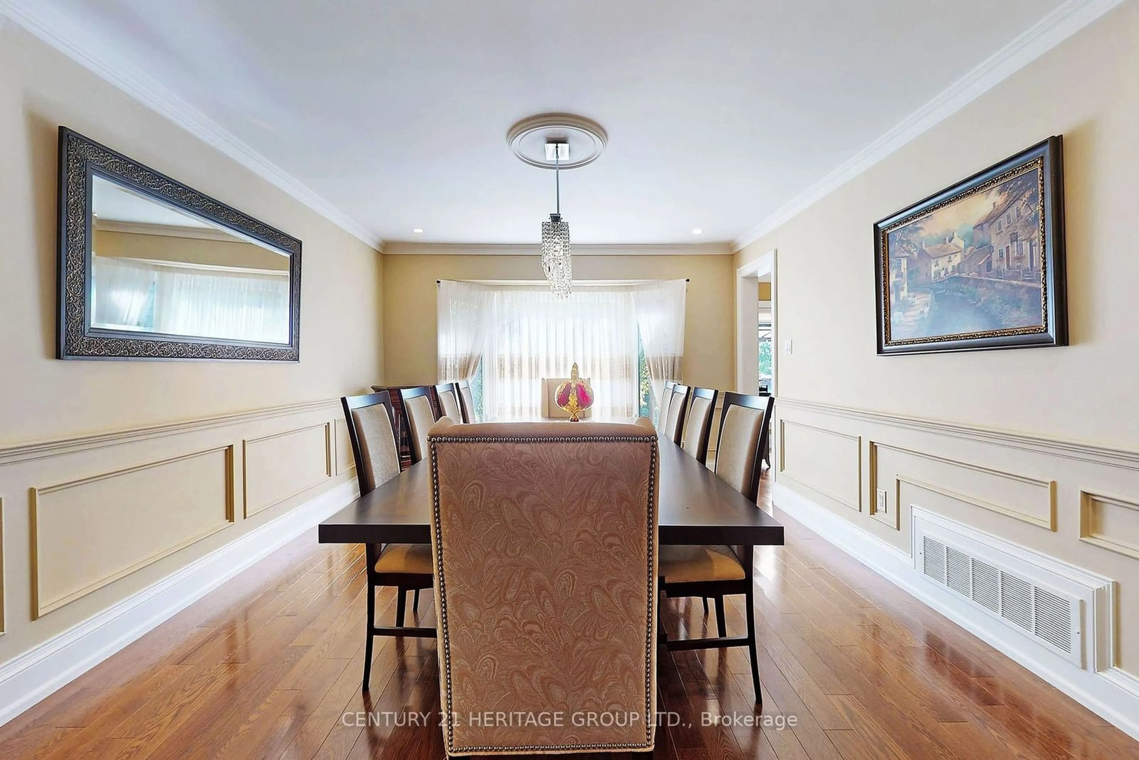 Dining room, unknown for 8 Petch Cres, Aurora Ontario L4G 5N7