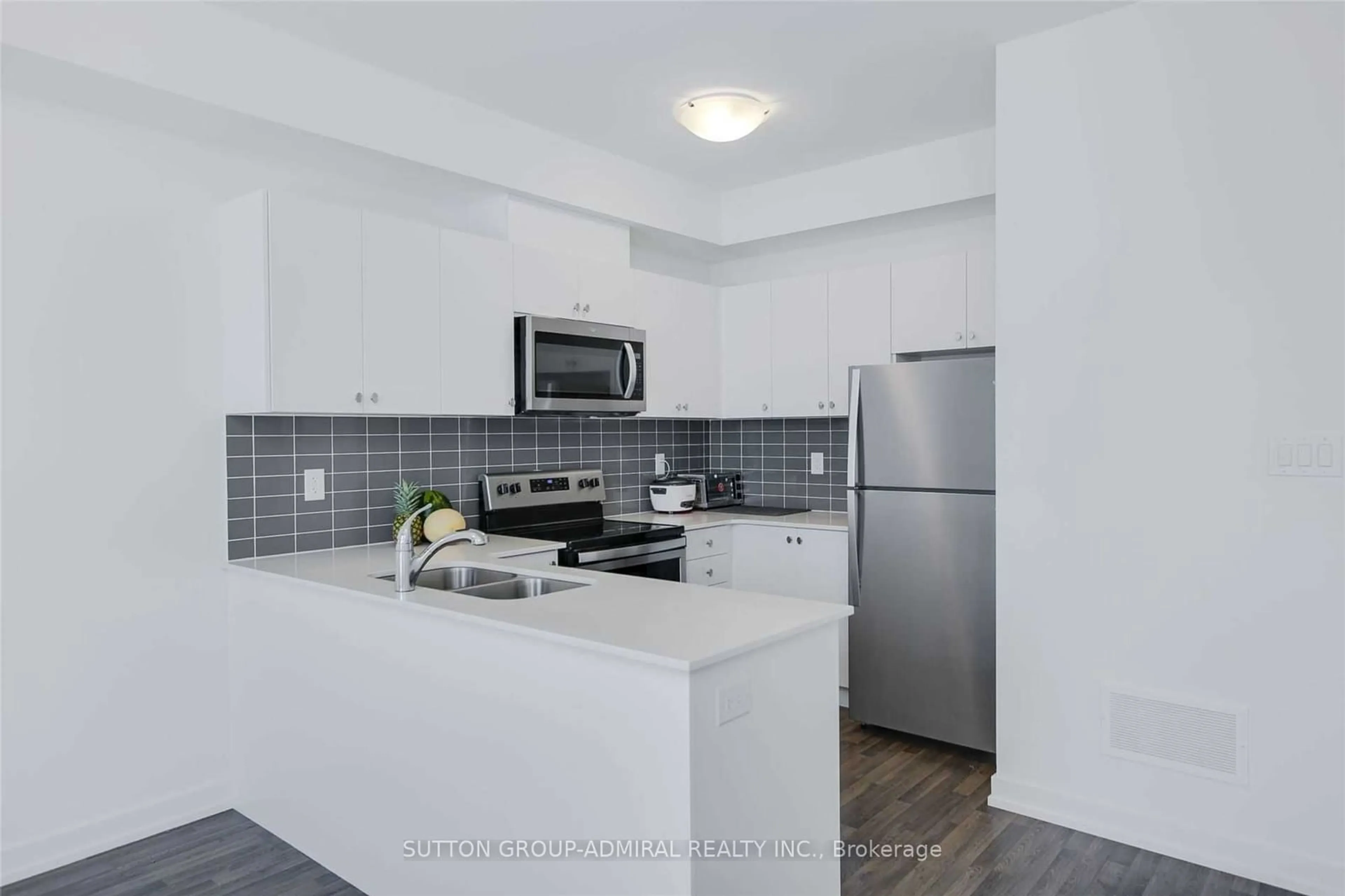 Standard kitchen, ceramic/tile floor for 82 Dalhousie St, Vaughan Ontario L4L 0L7