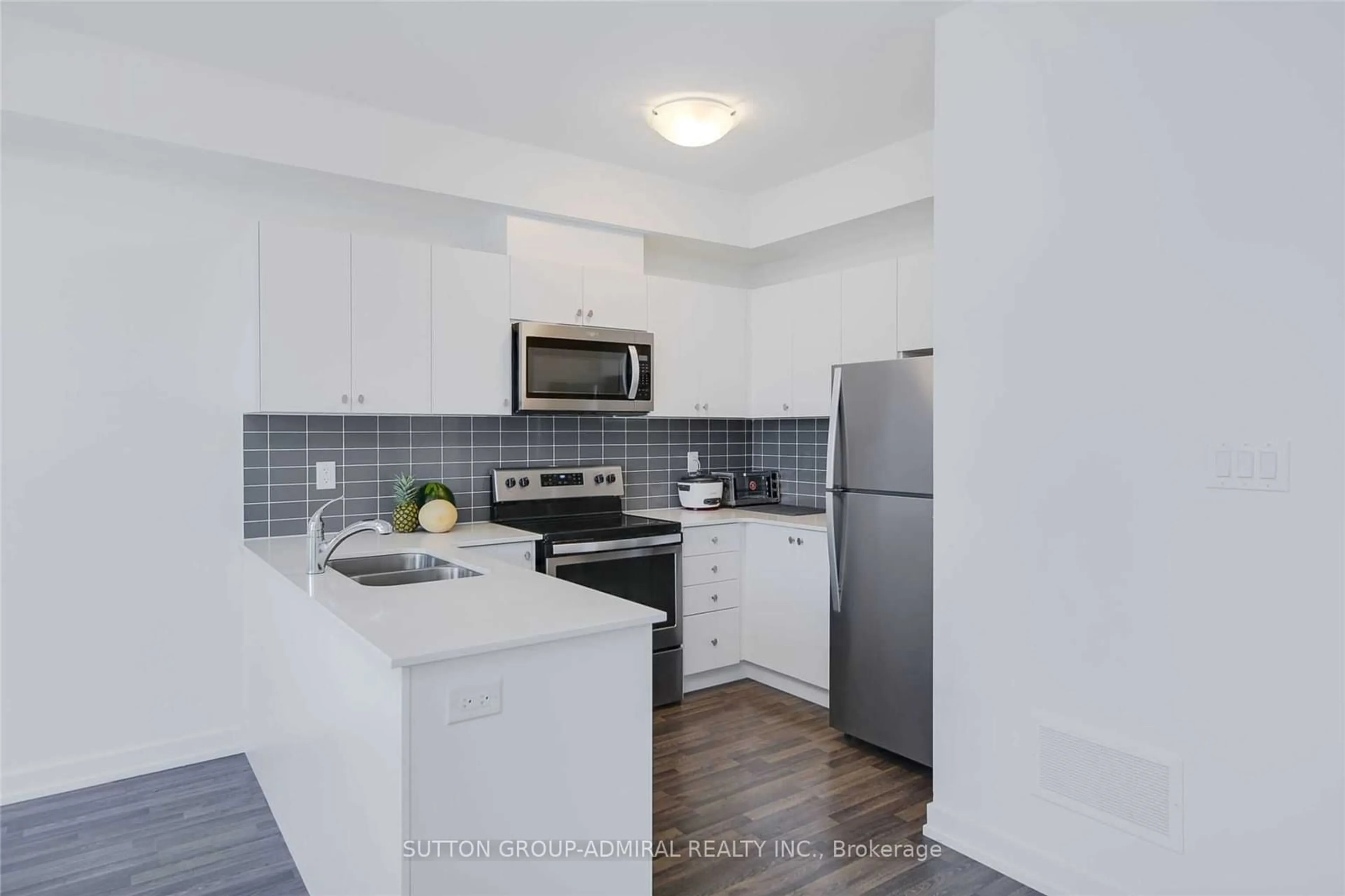 Standard kitchen, ceramic/tile floor for 82 Dalhousie St, Vaughan Ontario L4L 0L7