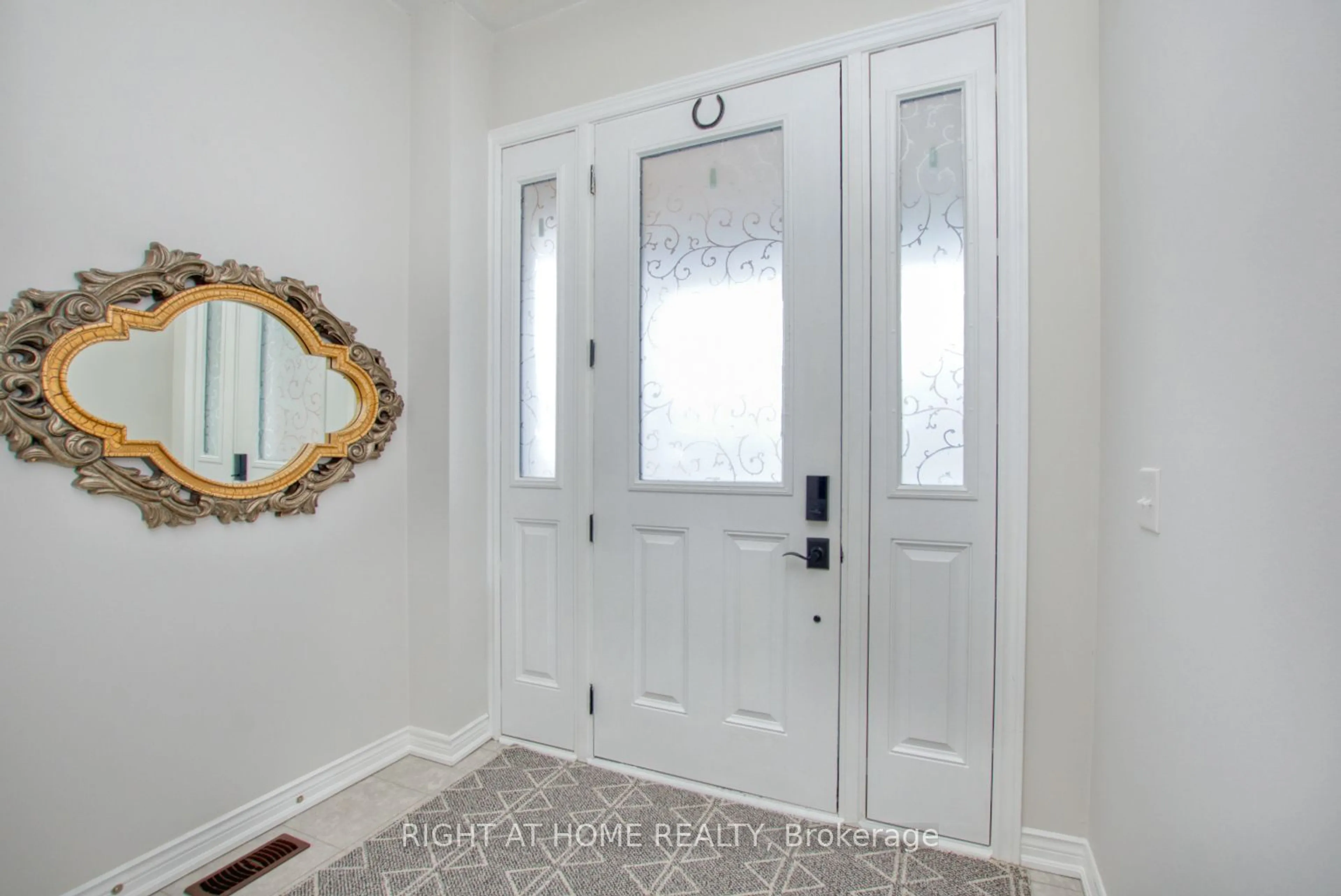 Indoor entryway for 86 Selby Cres, Bradford West Gwillimbury Ontario L3Z 0V3