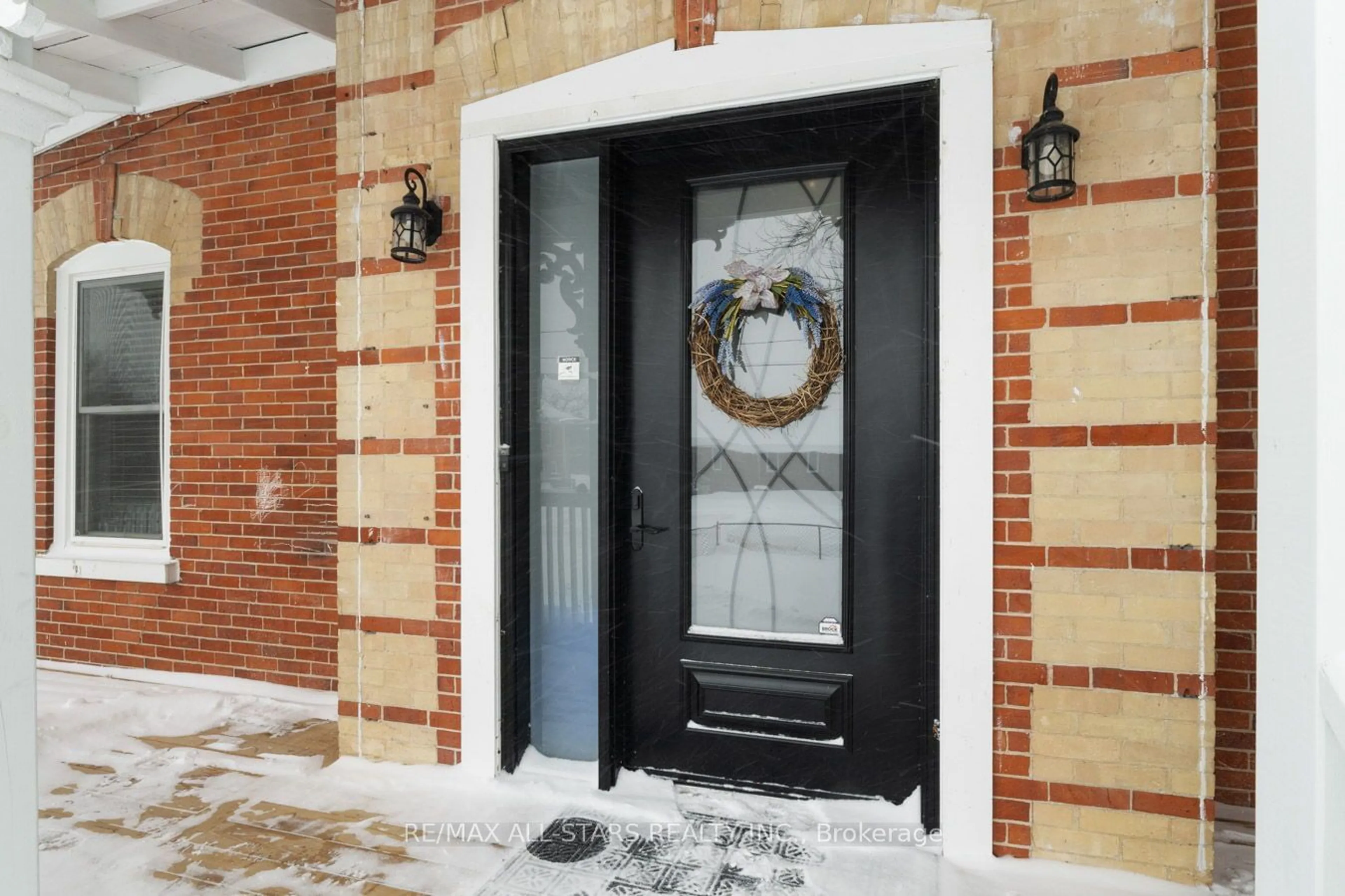 Indoor entryway for 124 Laidlaw St, Brock Ontario L0E 1E0