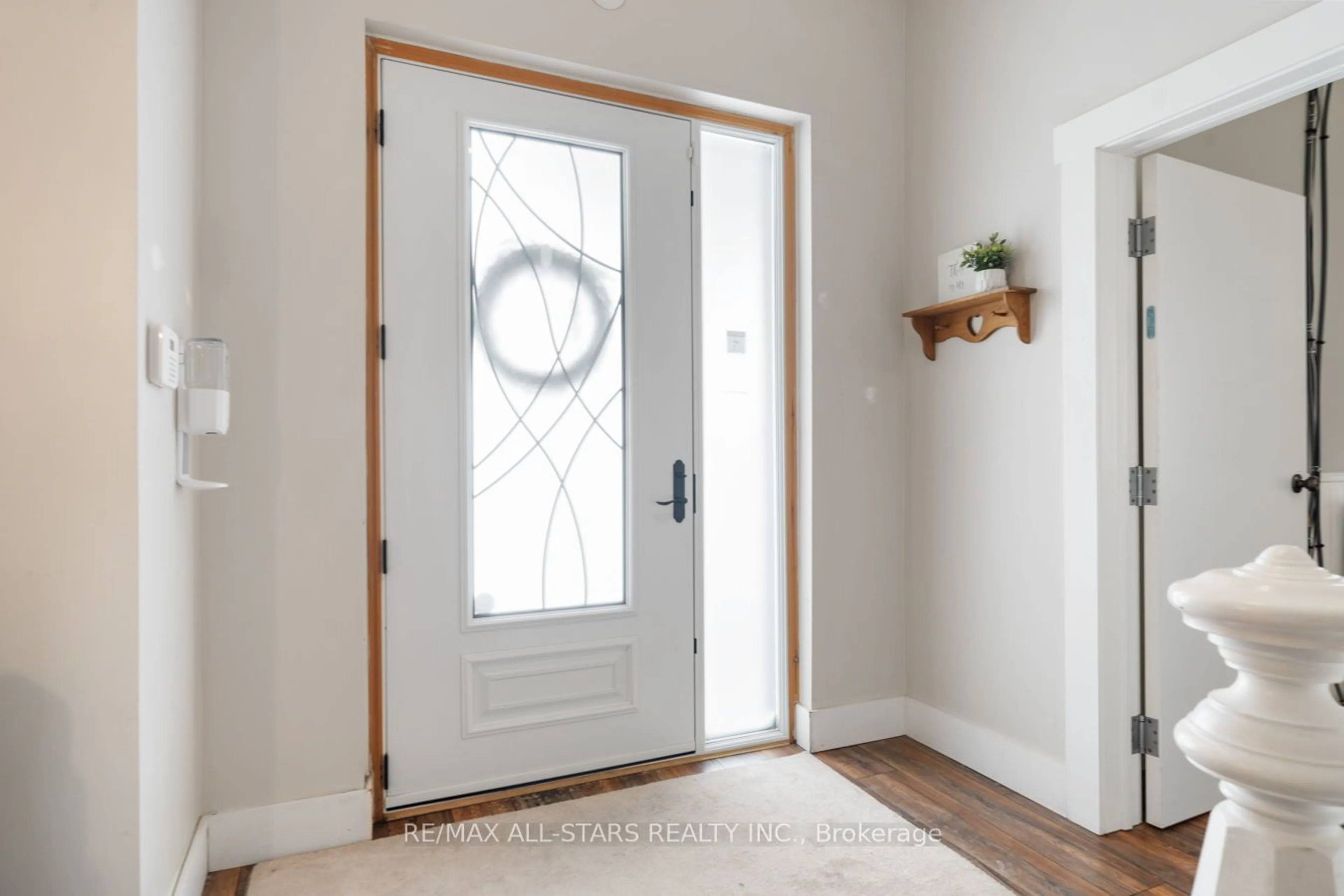 Indoor entryway for 124 Laidlaw St, Brock Ontario L0E 1E0