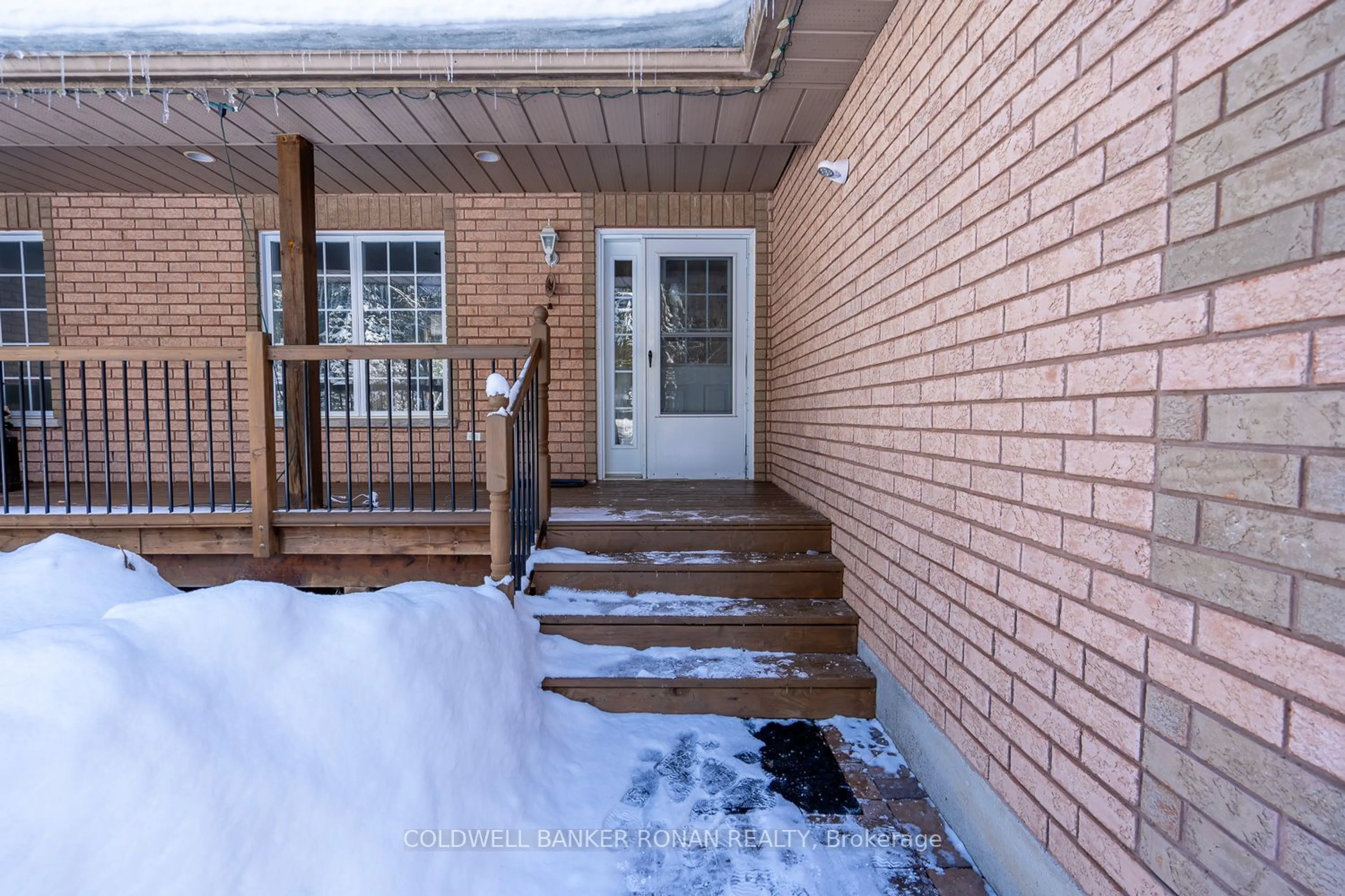 Indoor entryway for 32 Foresthill Dr, Adjala-Tosorontio Ontario L0M 1J0