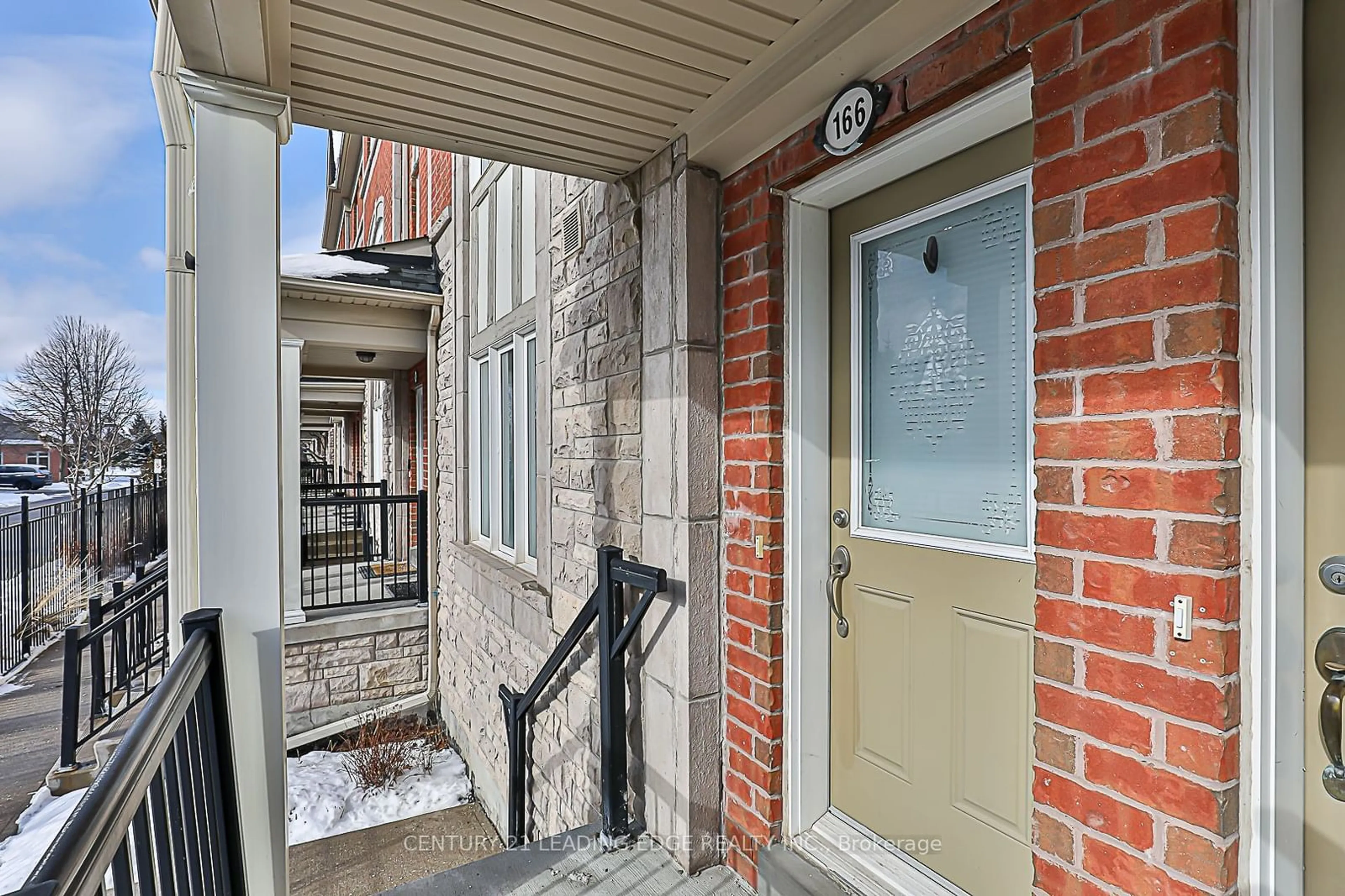 Indoor entryway for 166 LOUISBOURG Way, Markham Ontario L6E 0C2