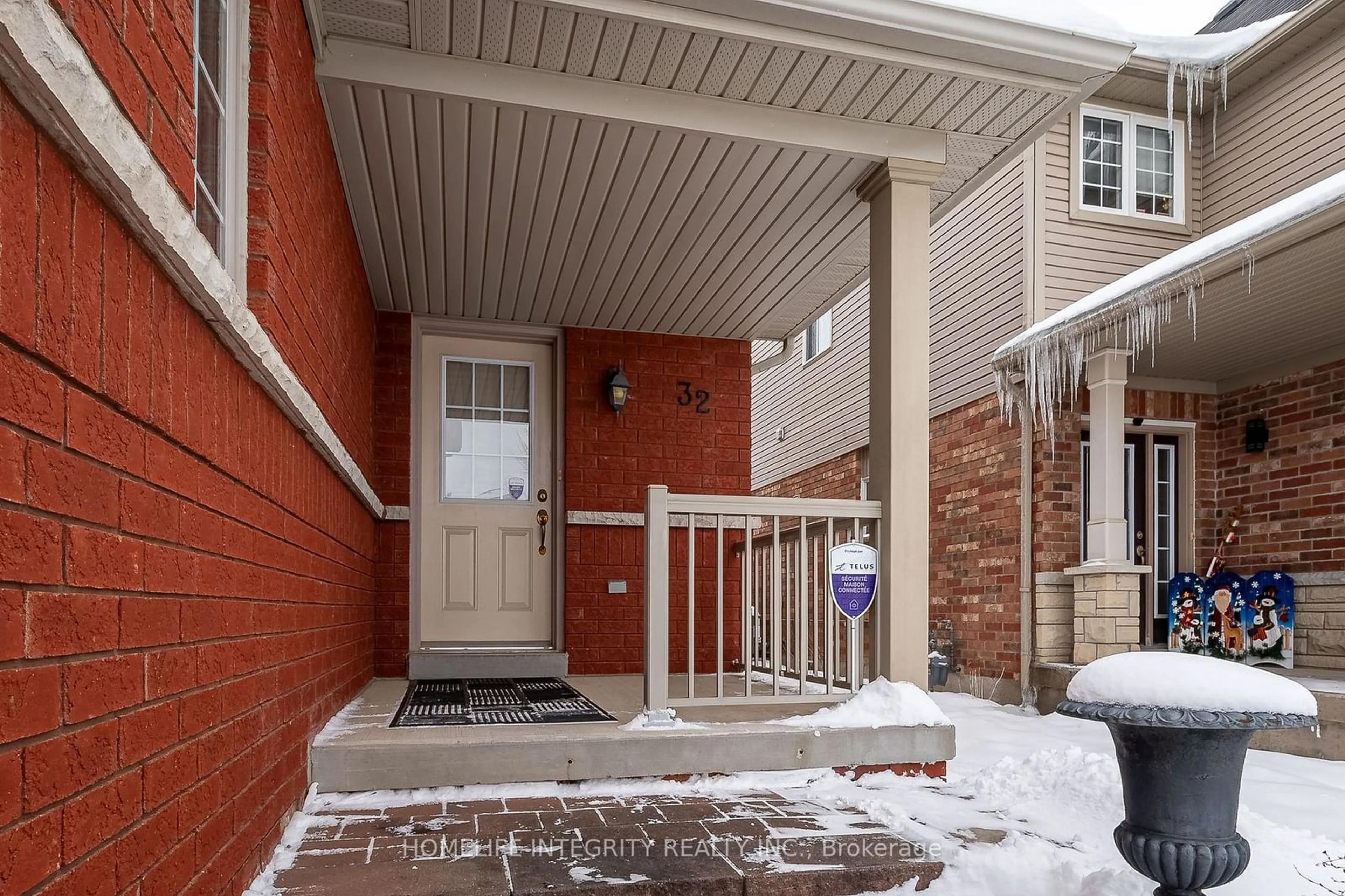 Indoor entryway for 32 McMulkin St, New Tecumseth Ontario L9R 0A9