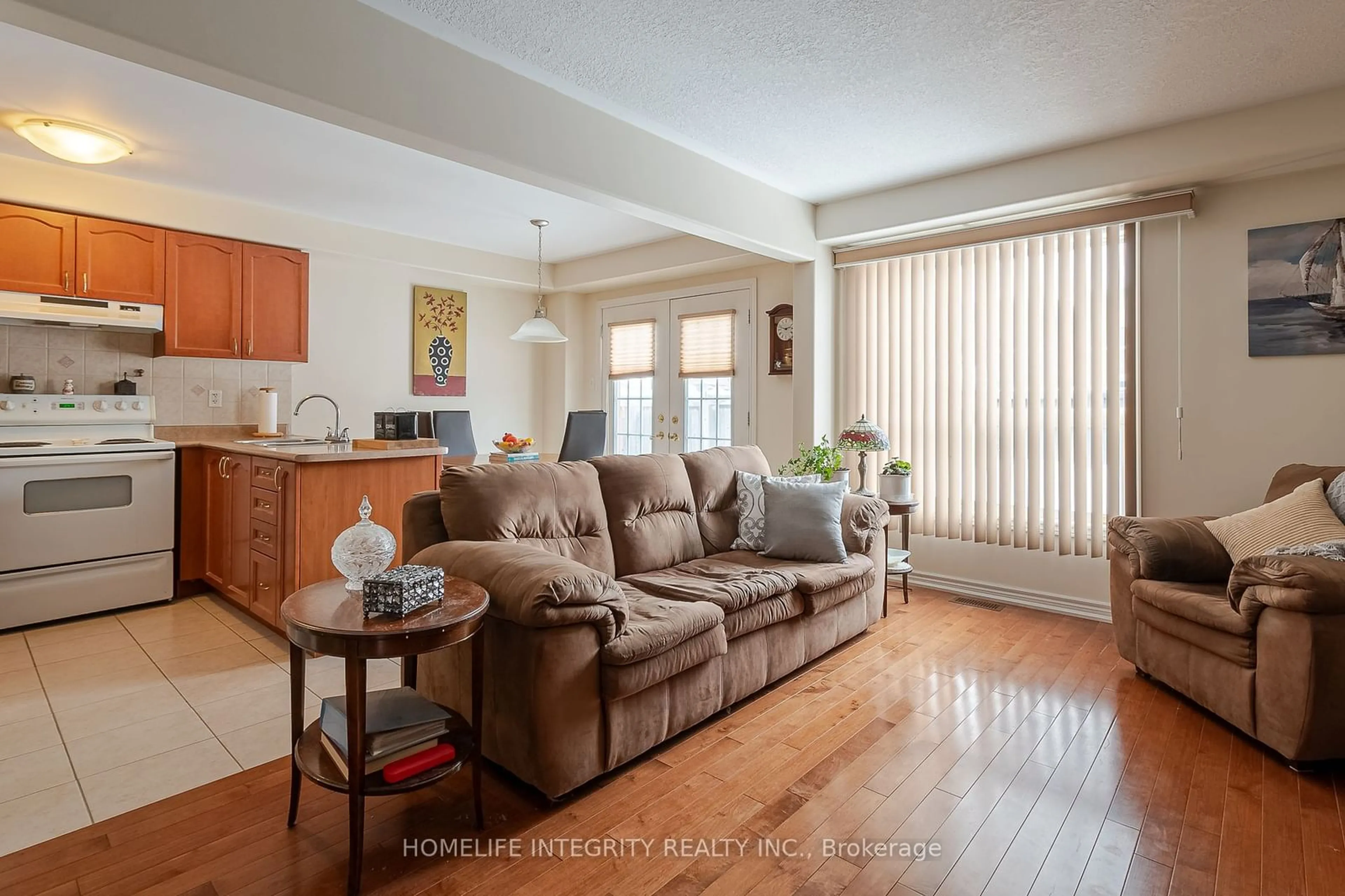 Living room with furniture, unknown for 32 McMulkin St, New Tecumseth Ontario L9R 0A9