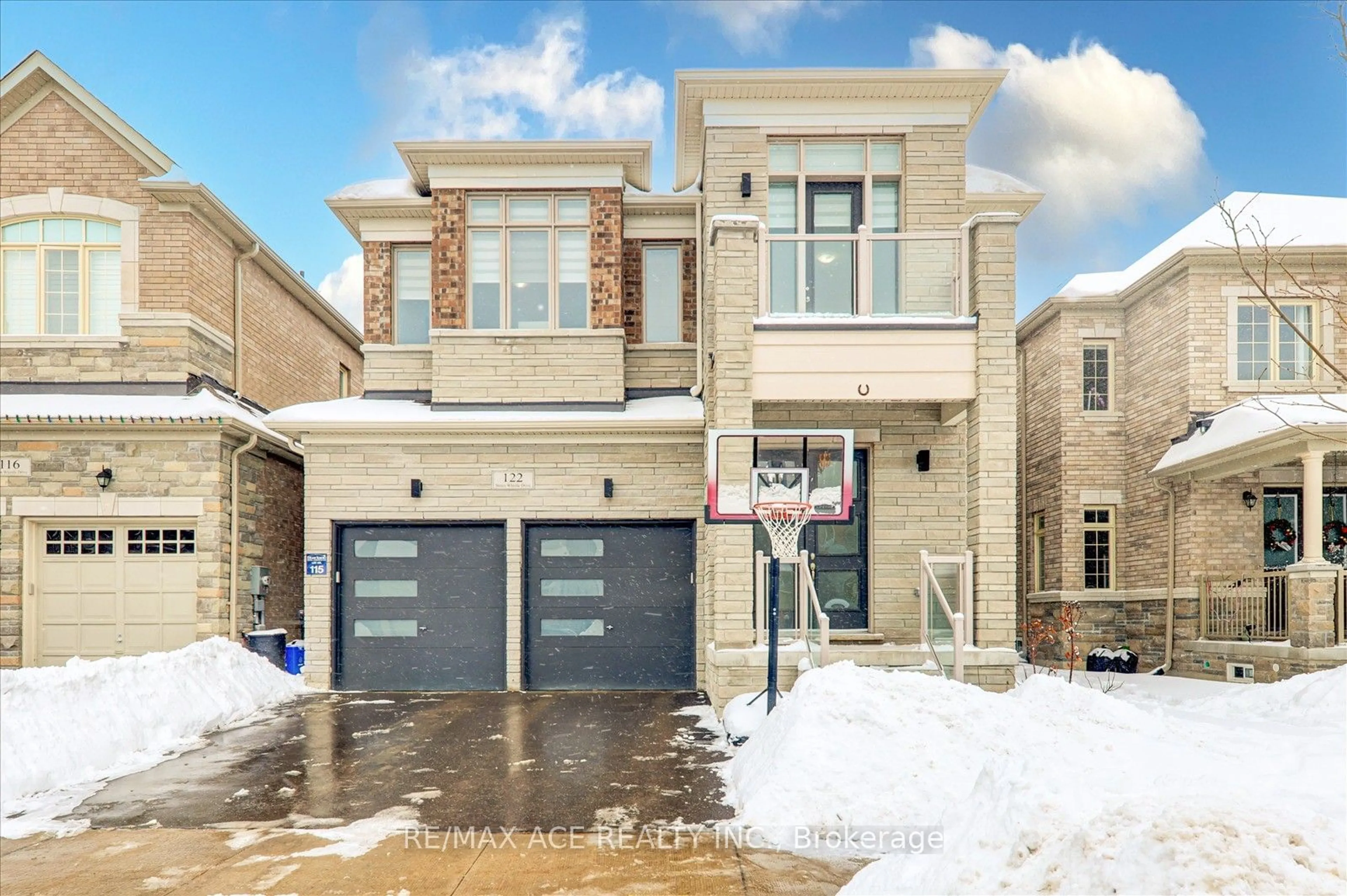 Home with brick exterior material, street for 122 Steam Whistle Dr, Whitchurch-Stouffville Ontario L4A 4X5