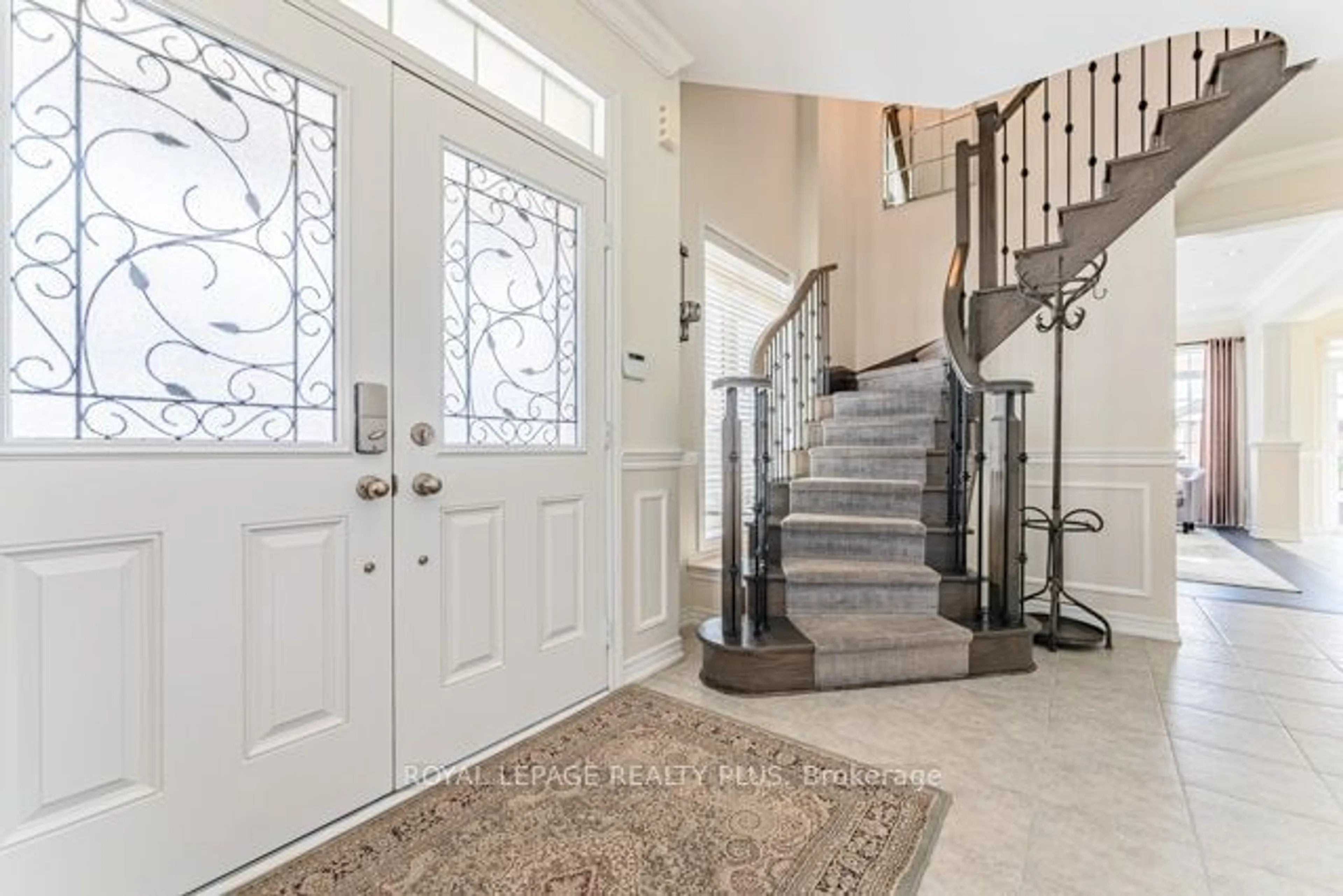 Indoor foyer for 66 Killington Ave, Vaughan Ontario L4H 3Z4