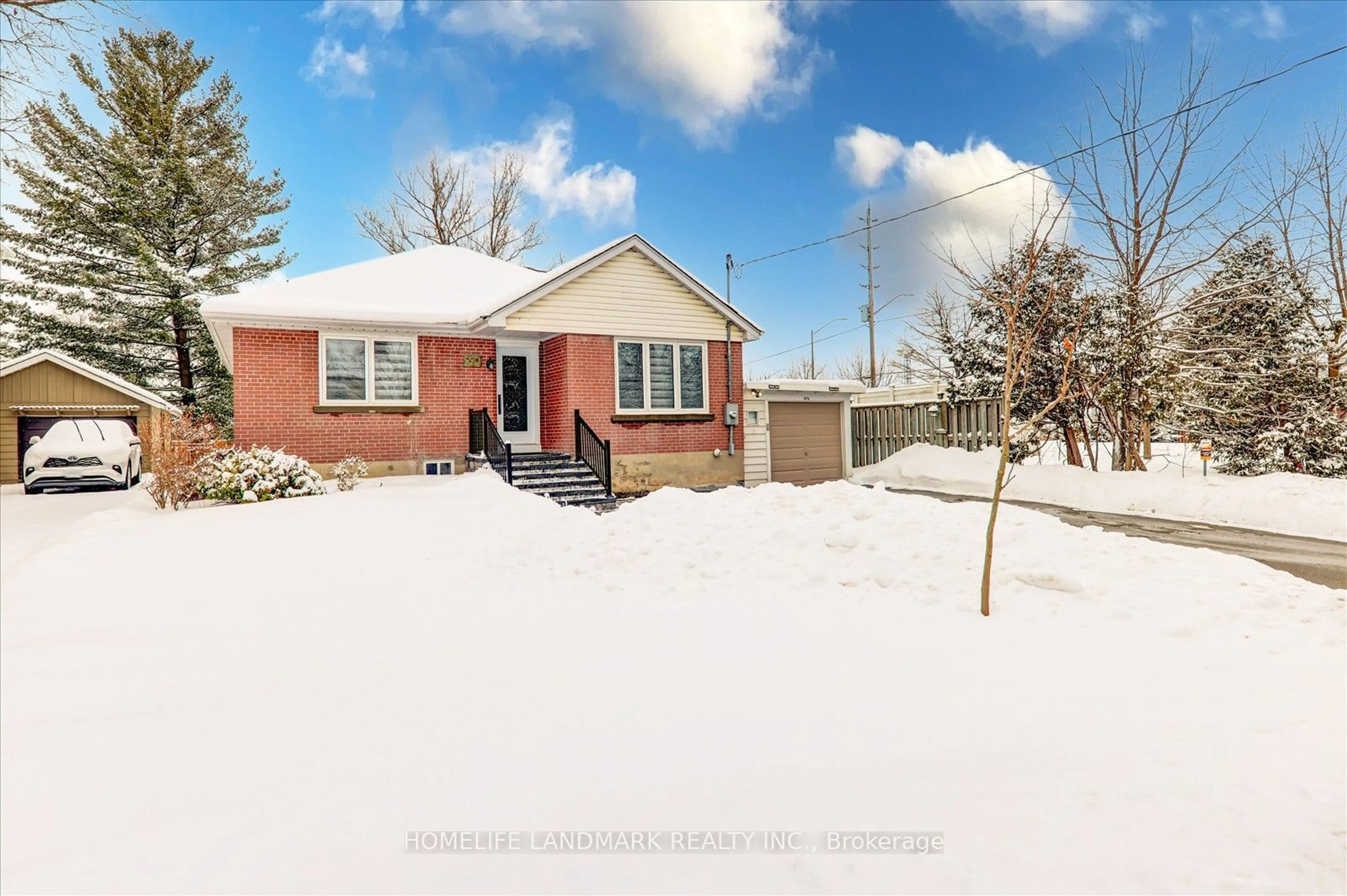 A pic from outside/outdoor area/front of a property/back of a property/a pic from drone, street for 270 Rupert Ave, Whitchurch-Stouffville Ontario L4A 1C5