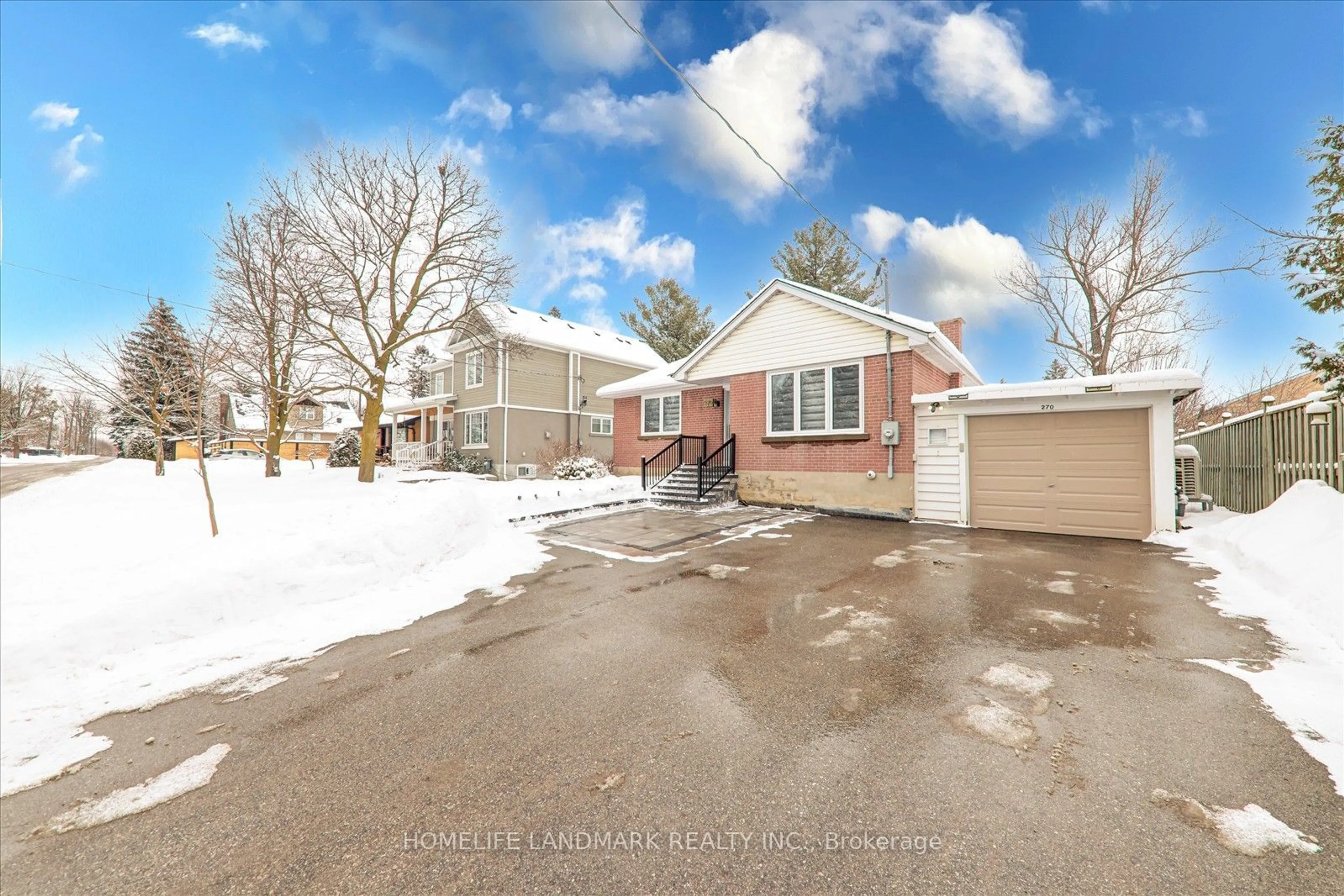 A pic from outside/outdoor area/front of a property/back of a property/a pic from drone, street for 270 Rupert Ave, Whitchurch-Stouffville Ontario L4A 1C5