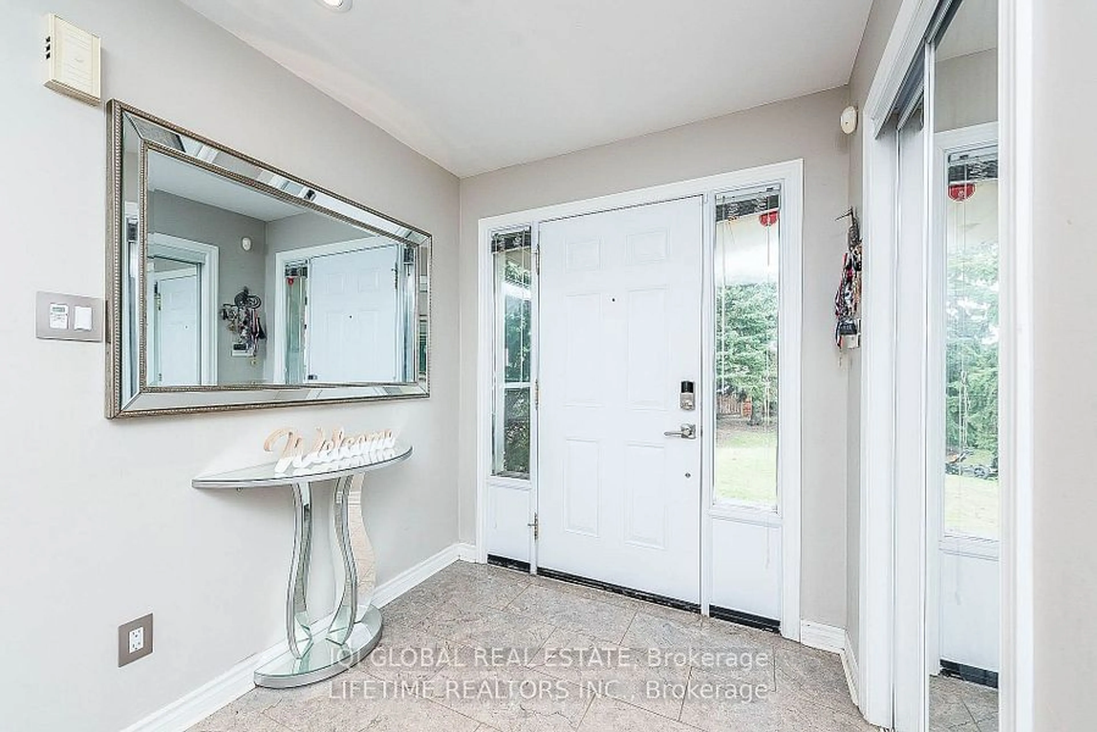 Indoor entryway for 80 Mccallum Dr #7, Richmond Hill Ontario L4C 9X5