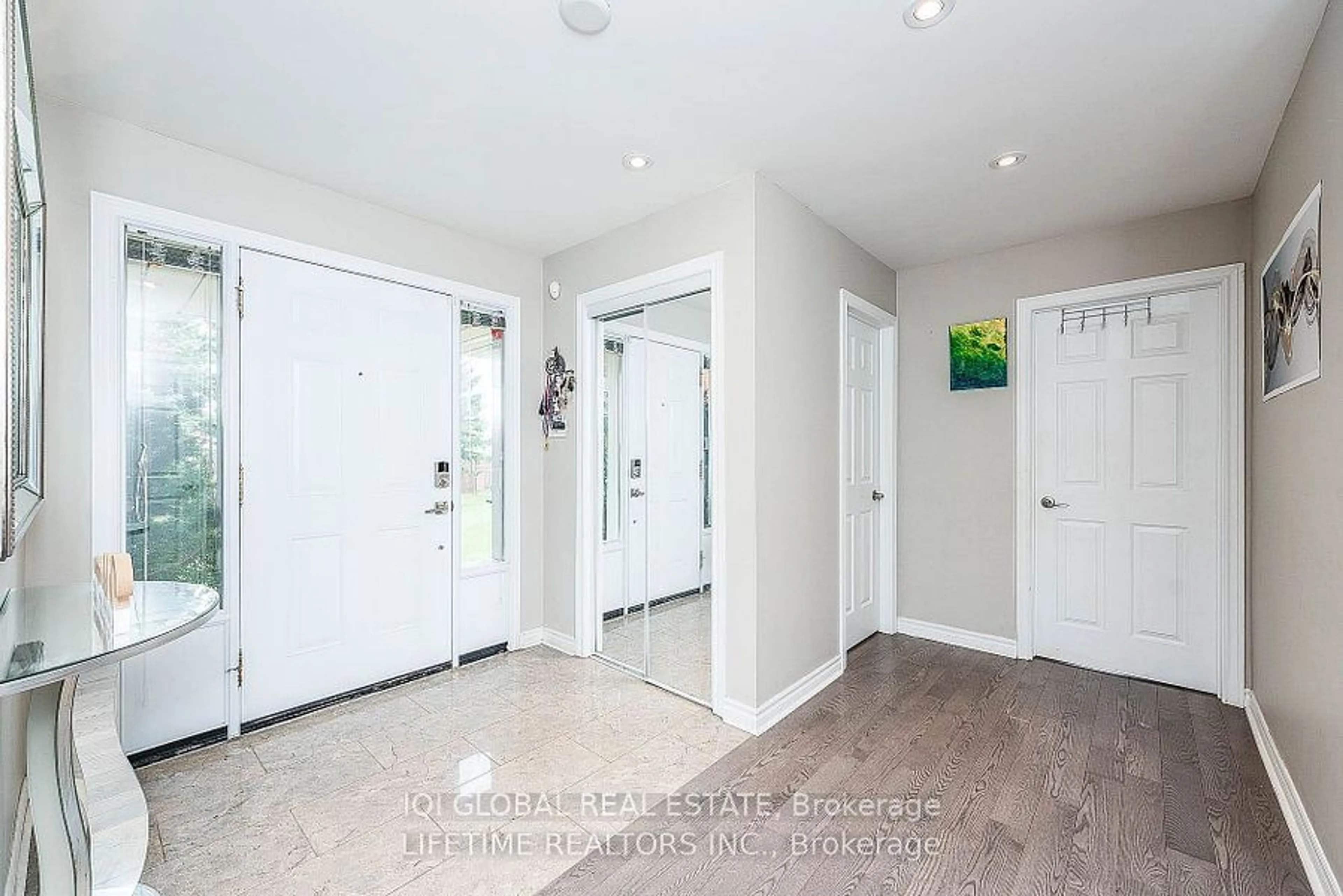 Indoor entryway for 80 Mccallum Dr #7, Richmond Hill Ontario L4C 9X5