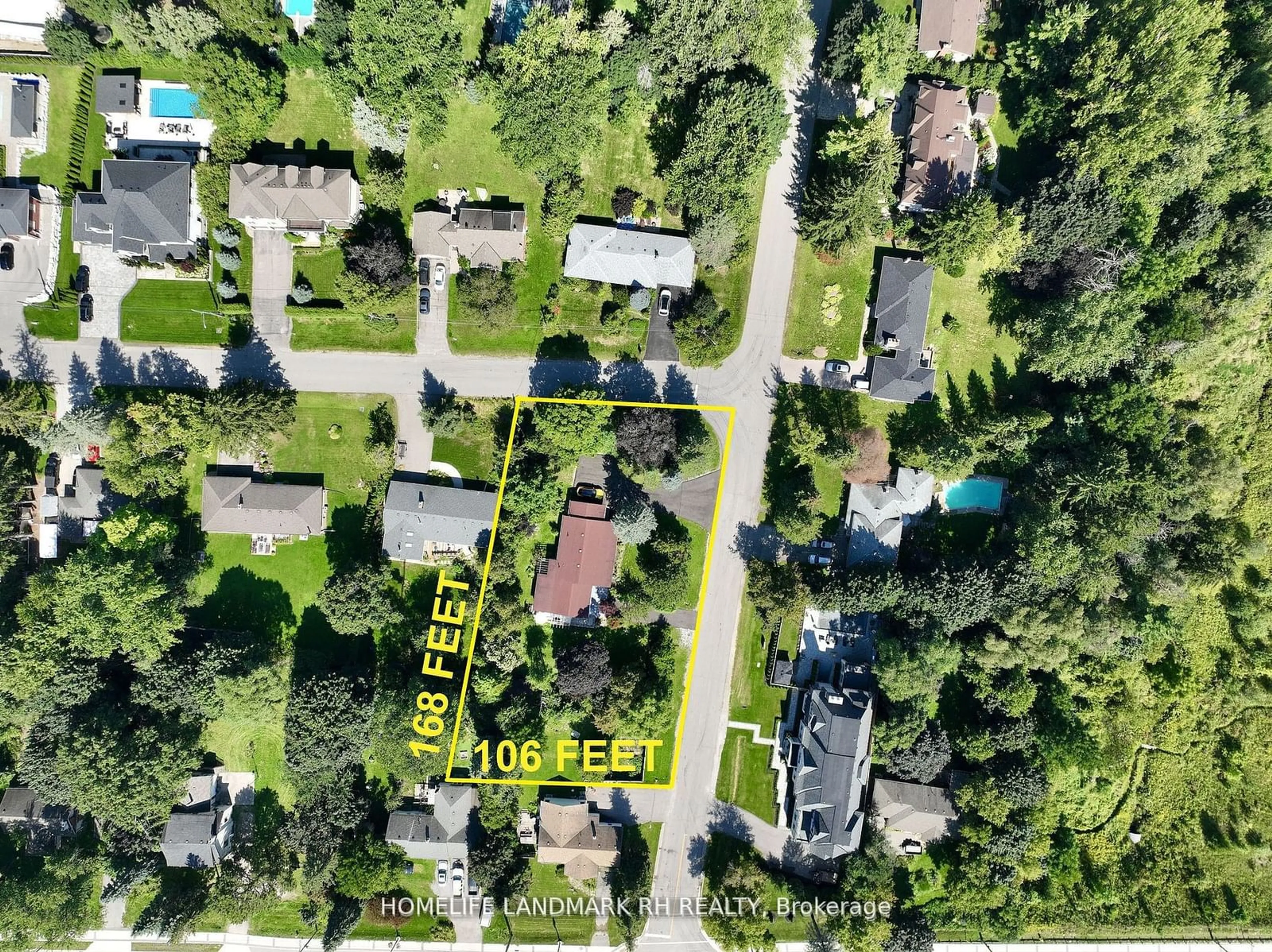 A pic from outside/outdoor area/front of a property/back of a property/a pic from drone, street for 20 John St, King Ontario L7B 1J6